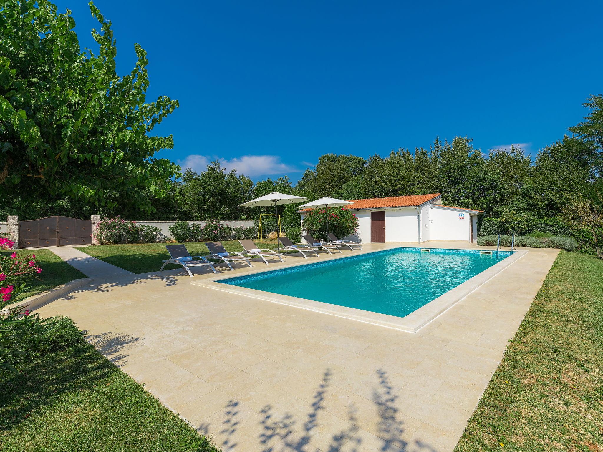 Photo 49 - Maison de 4 chambres à Žminj avec piscine privée et vues à la mer