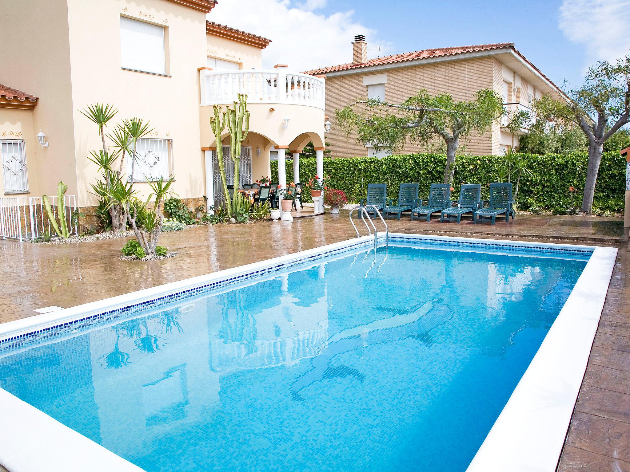 Foto 1 - Casa de 4 quartos em Alcanar com piscina privada e vistas do mar