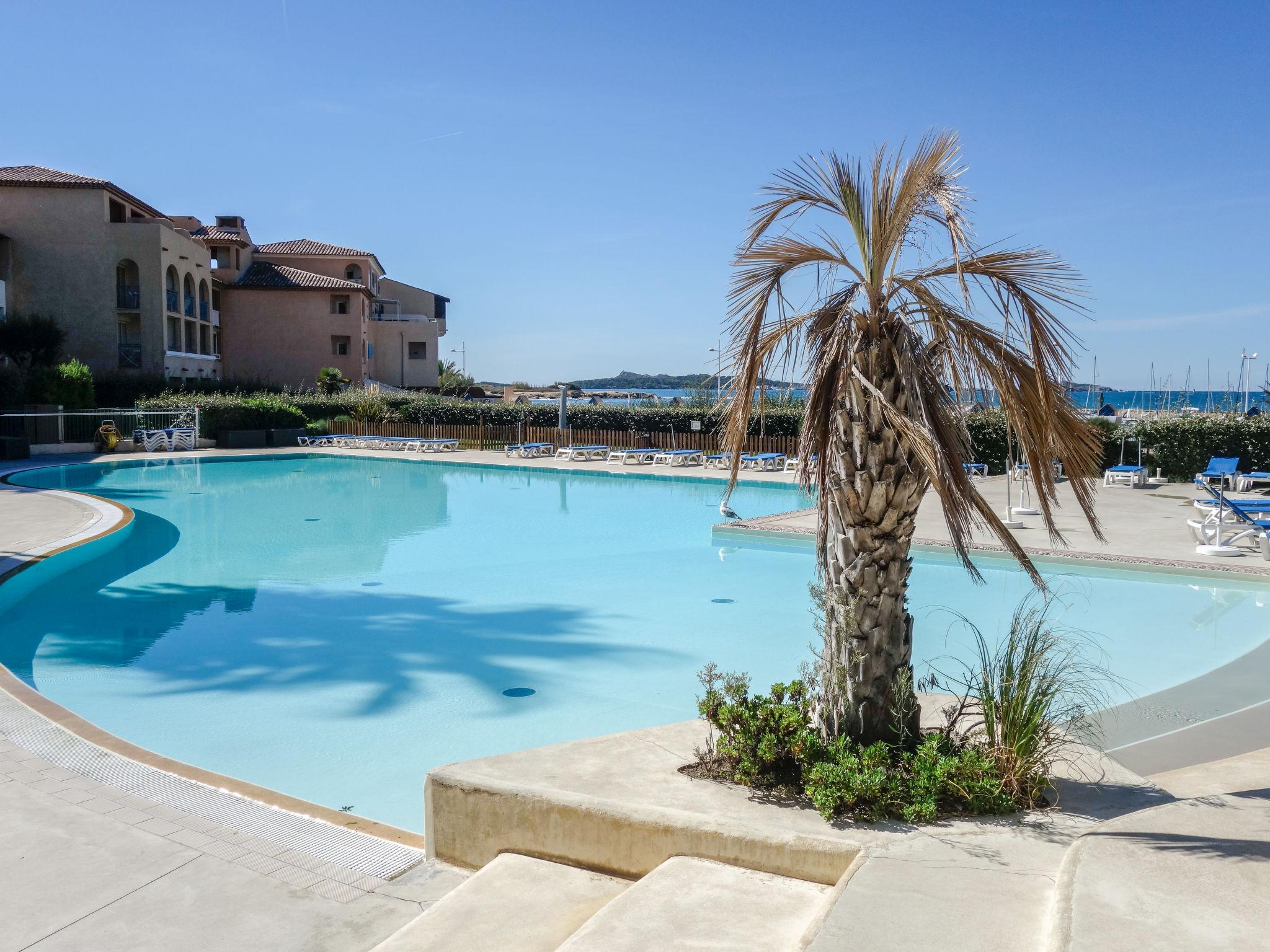 Photo 26 - 2 bedroom Apartment in Six-Fours-les-Plages with swimming pool and terrace