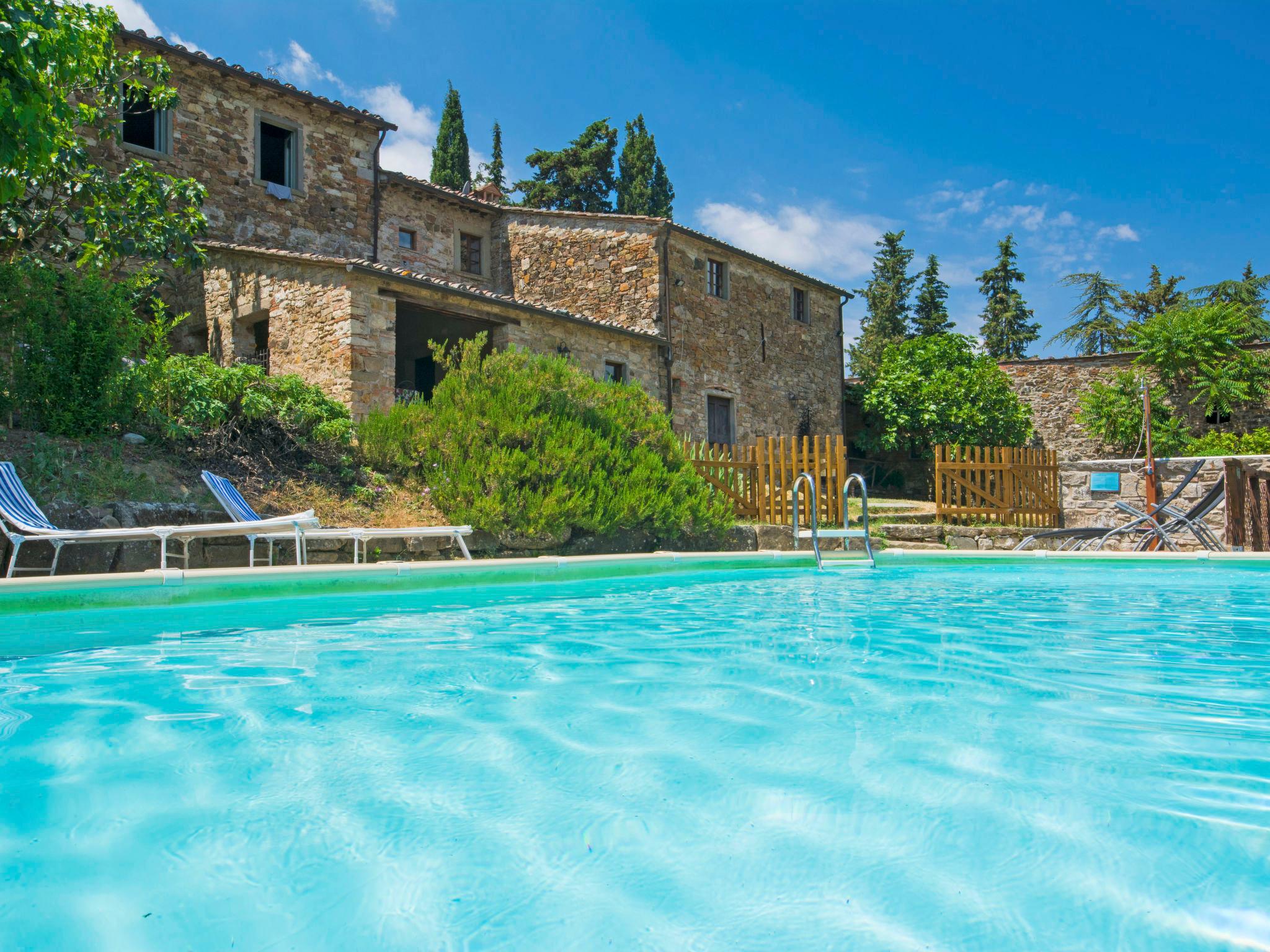 Foto 1 - Casa de 5 habitaciones en Radda in Chianti con piscina y jardín