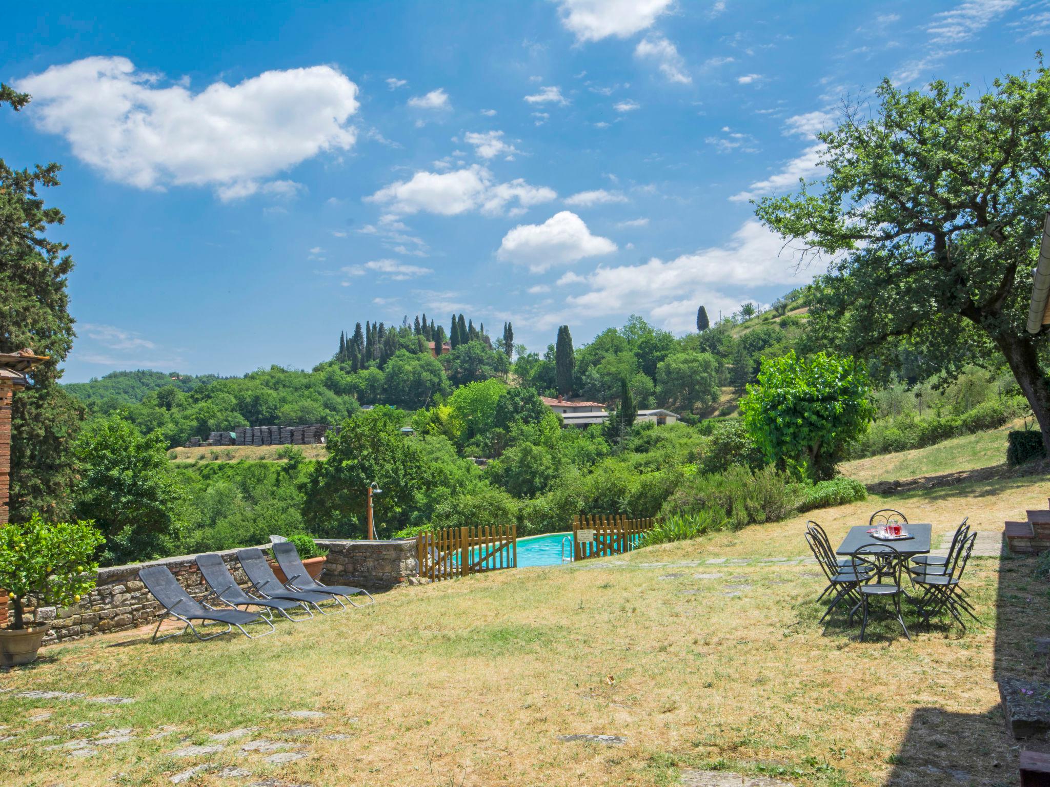 Foto 7 - Casa de 2 quartos em Radda in Chianti com piscina e jardim