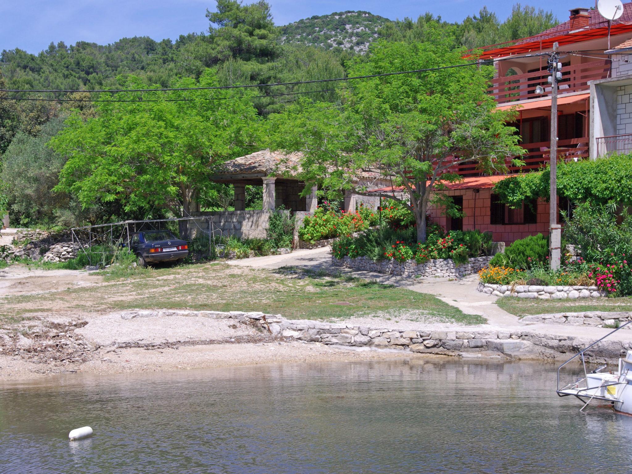 Foto 1 - Appartamento con 2 camere da letto a Vela Luka con terrazza e vista mare