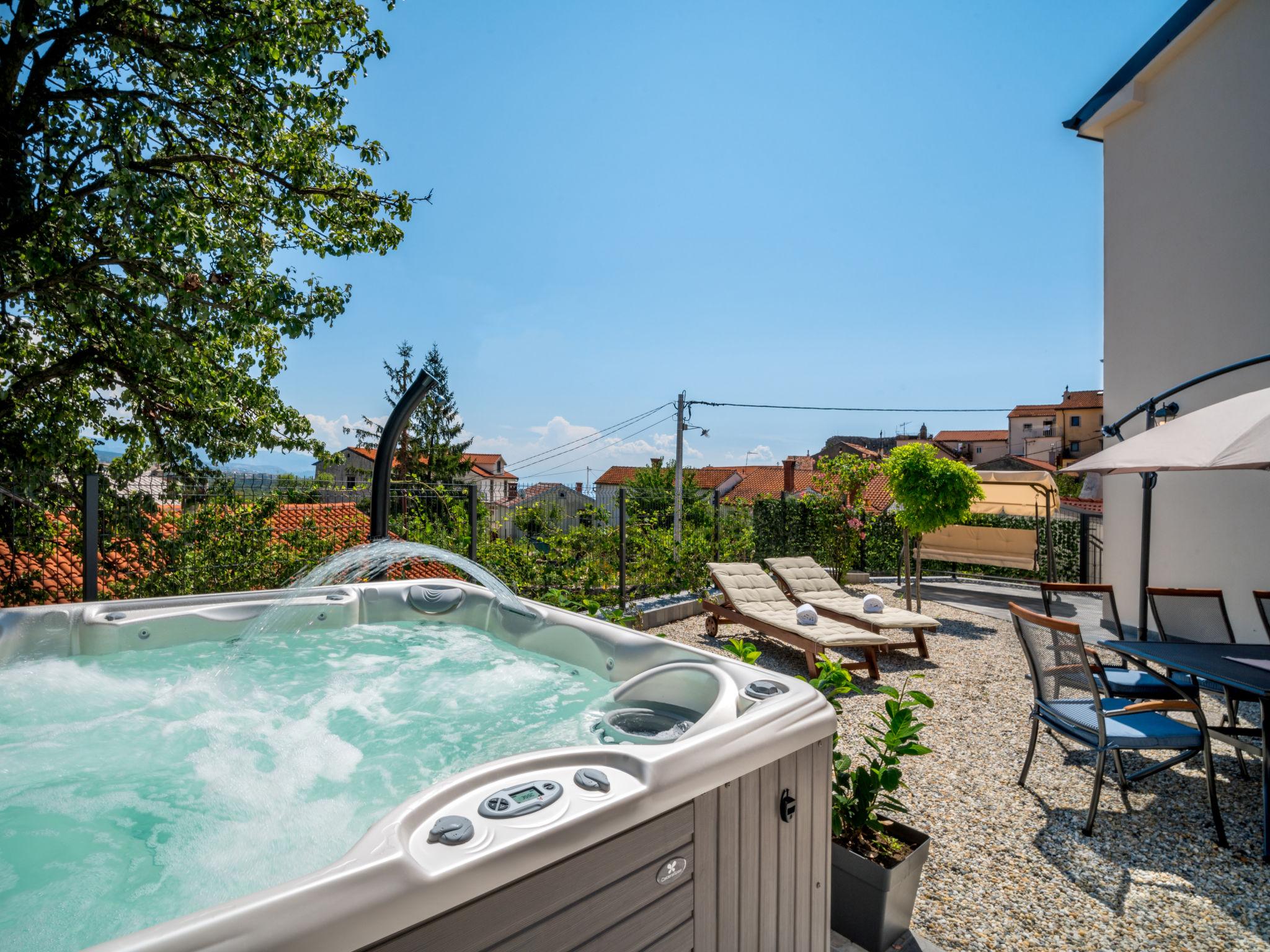 Photo 1 - Maison de 3 chambres à Kastav avec piscine privée et terrasse