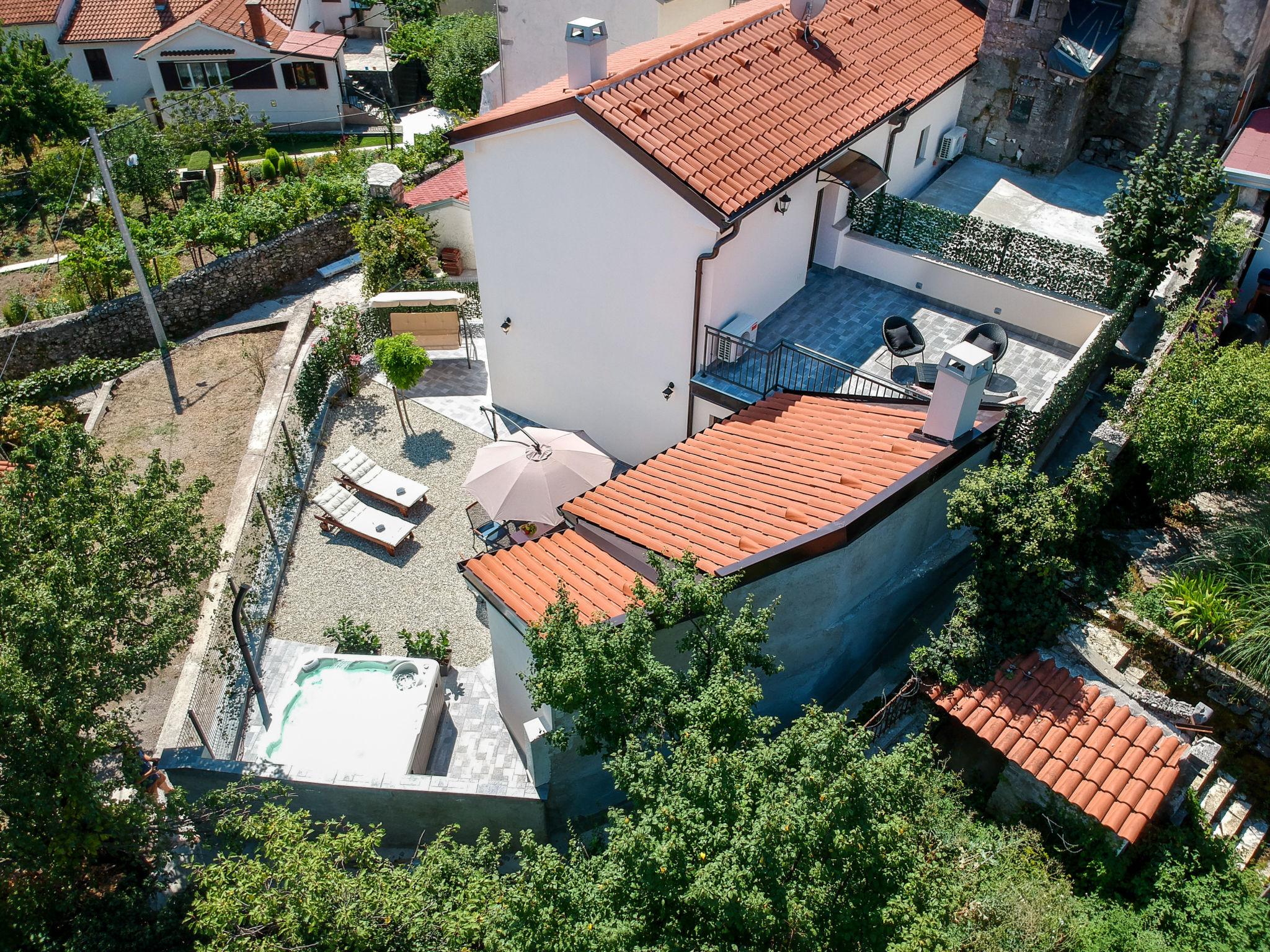 Photo 4 - Maison de 3 chambres à Kastav avec piscine privée et vues à la mer