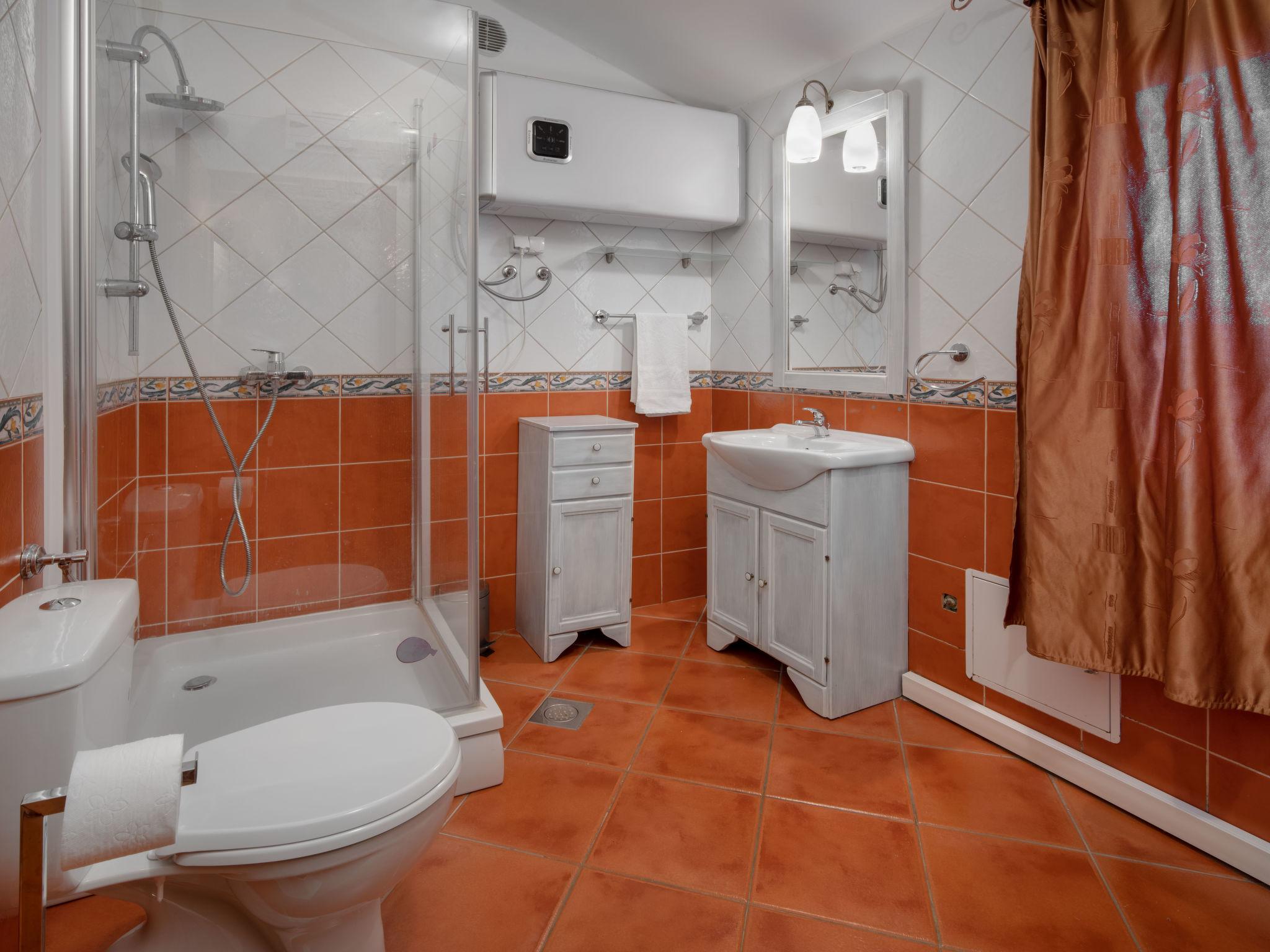 Photo 17 - 2 bedroom House in Pula with garden and sea view