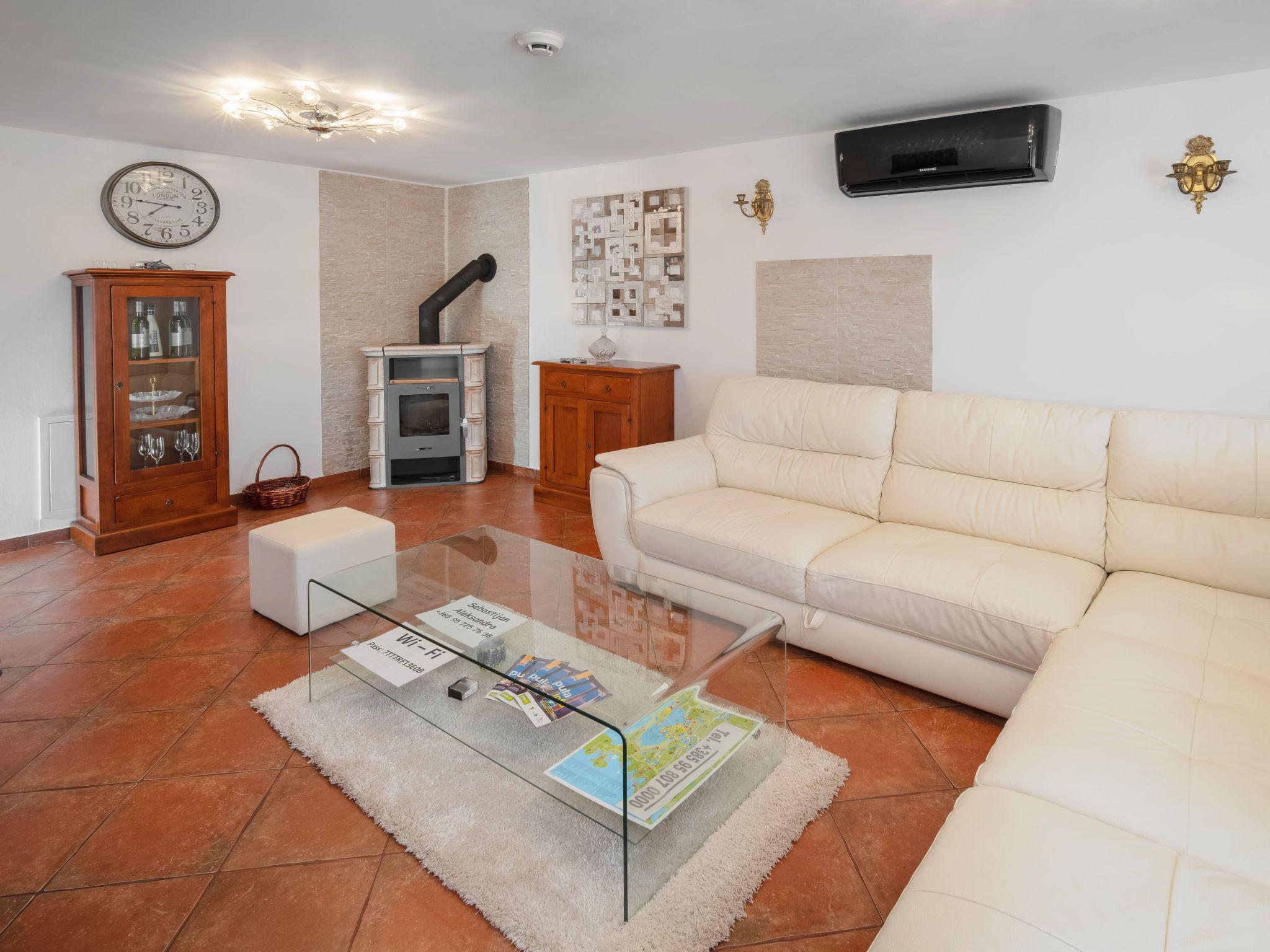 Photo 7 - 2 bedroom House in Pula with garden and terrace