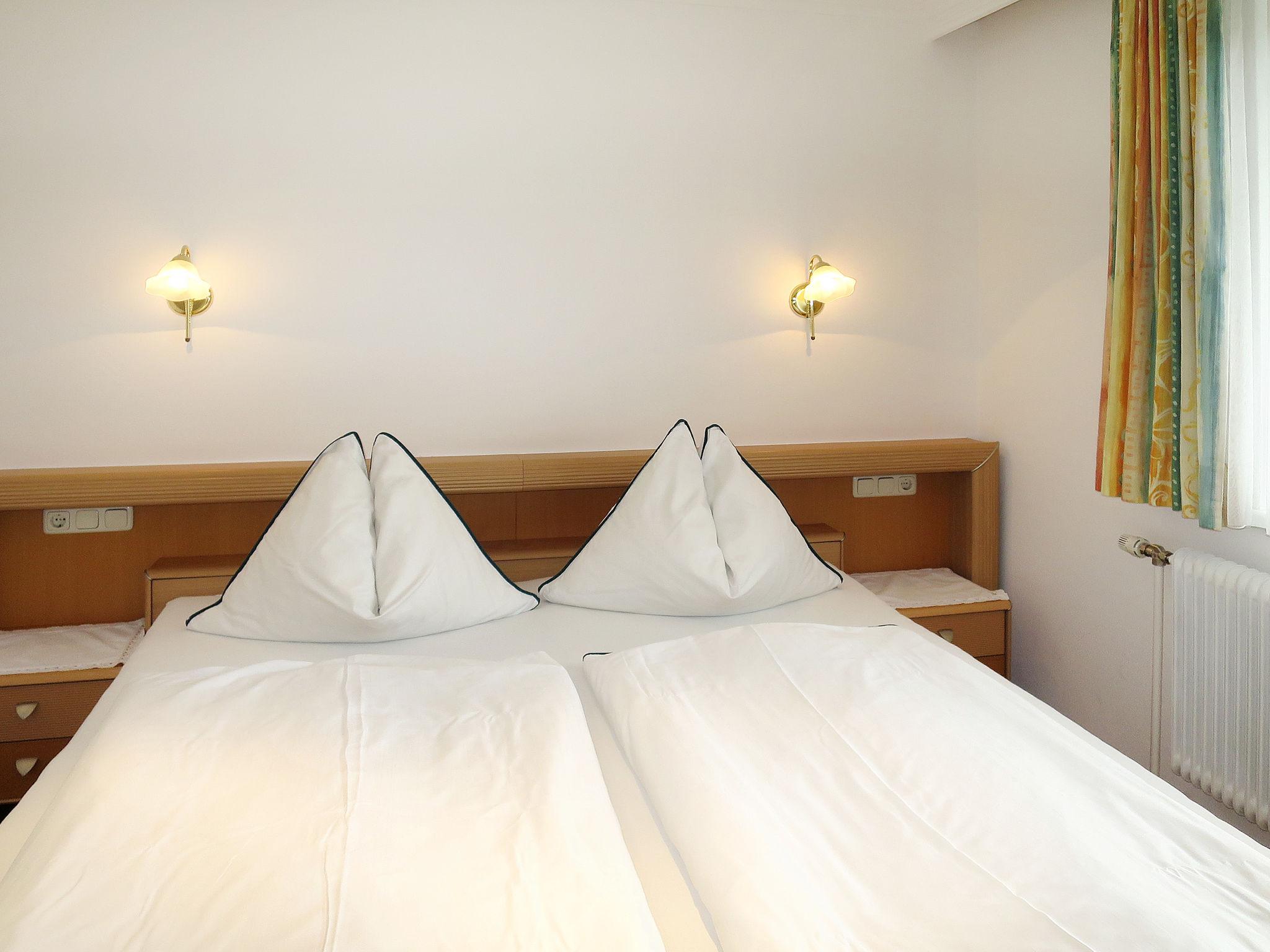 Foto 4 - Appartamento con 1 camera da letto a Hollersbach im Pinzgau con vista sulle montagne