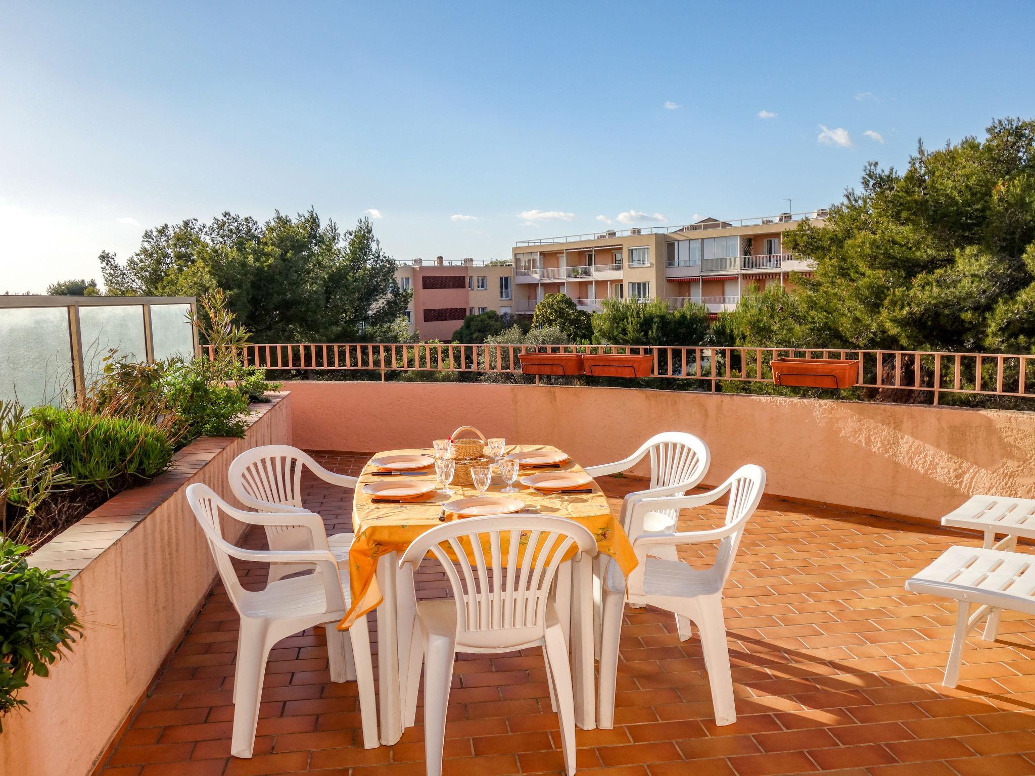 Photo 3 - Appartement de 1 chambre à Bandol avec terrasse et vues à la mer