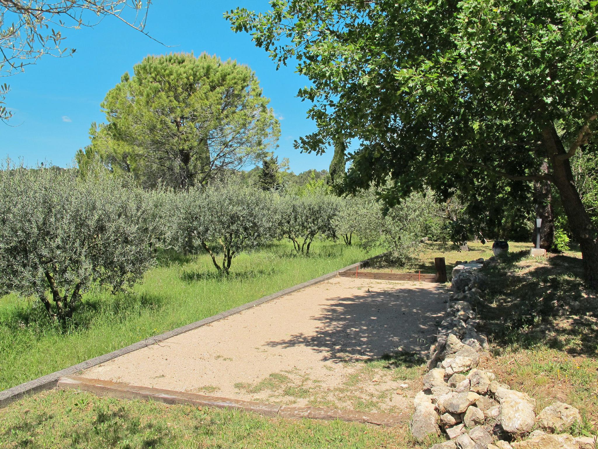 Foto 22 - Casa de 4 quartos em Bagnols-en-Forêt com piscina privada e jardim