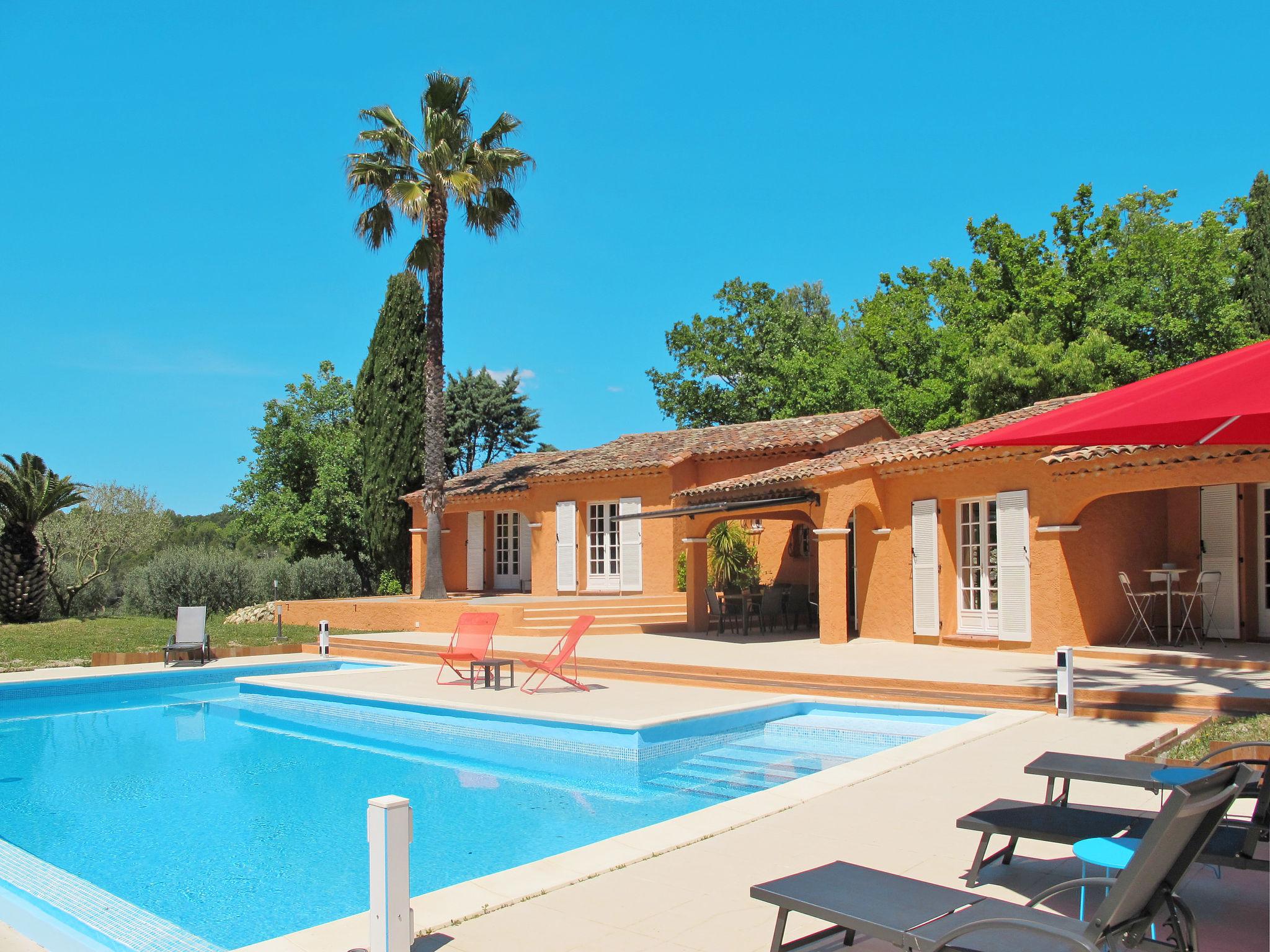 Foto 1 - Casa de 4 habitaciones en Bagnols-en-Forêt con piscina privada y jardín