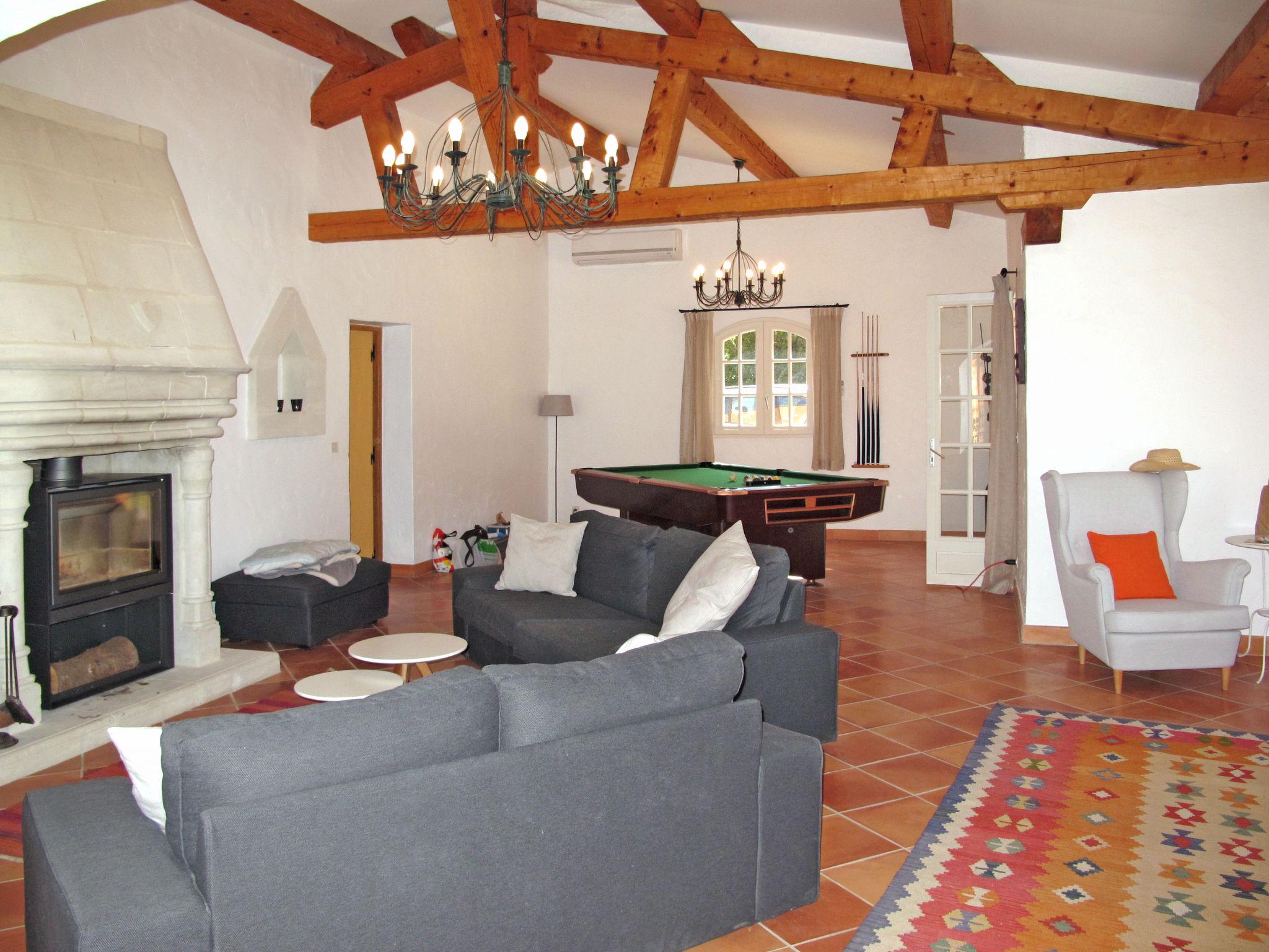 Foto 4 - Casa con 4 camere da letto a Bagnols-en-Forêt con piscina privata e giardino