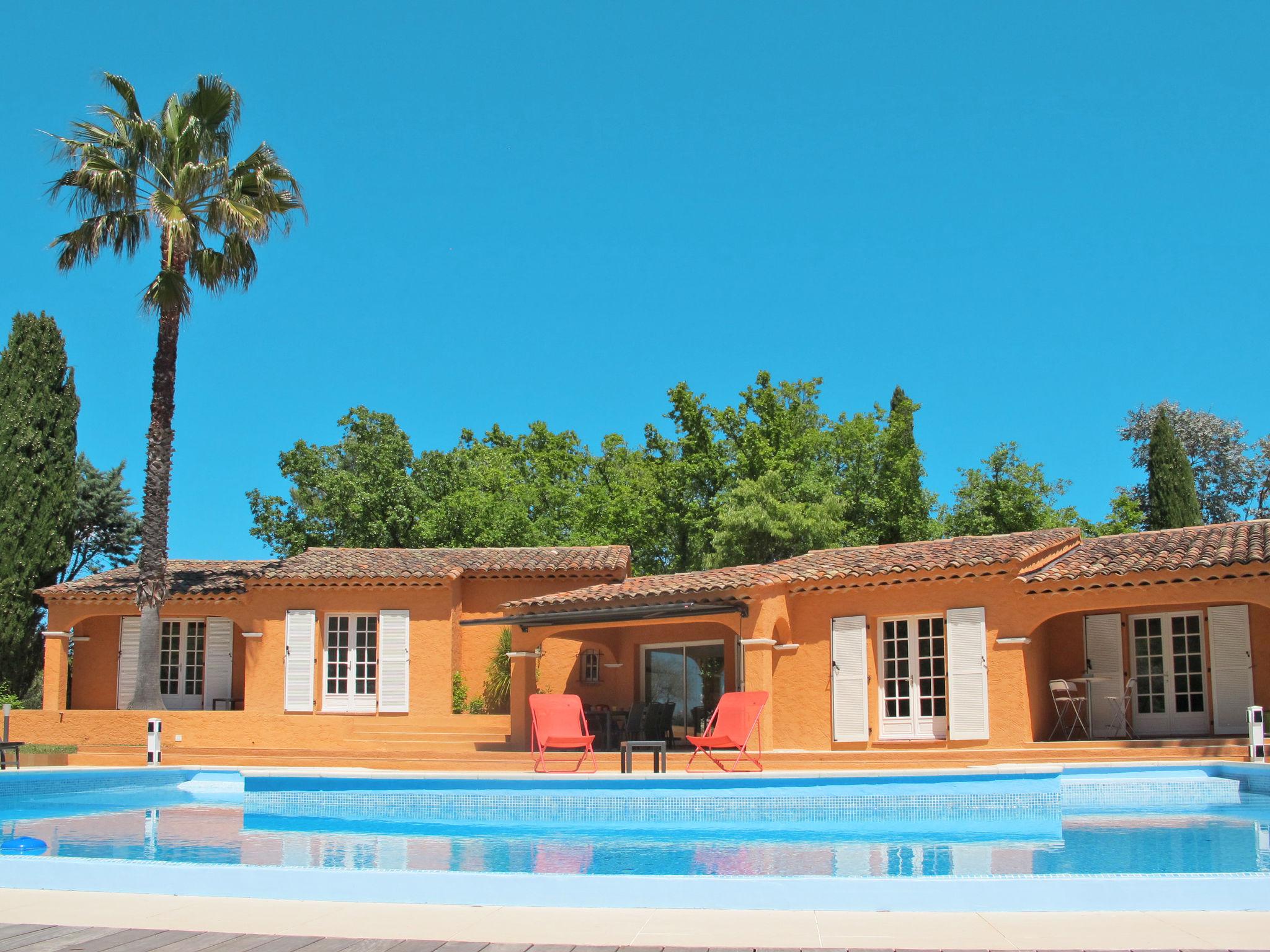 Foto 24 - Casa de 4 habitaciones en Bagnols-en-Forêt con piscina privada y jardín