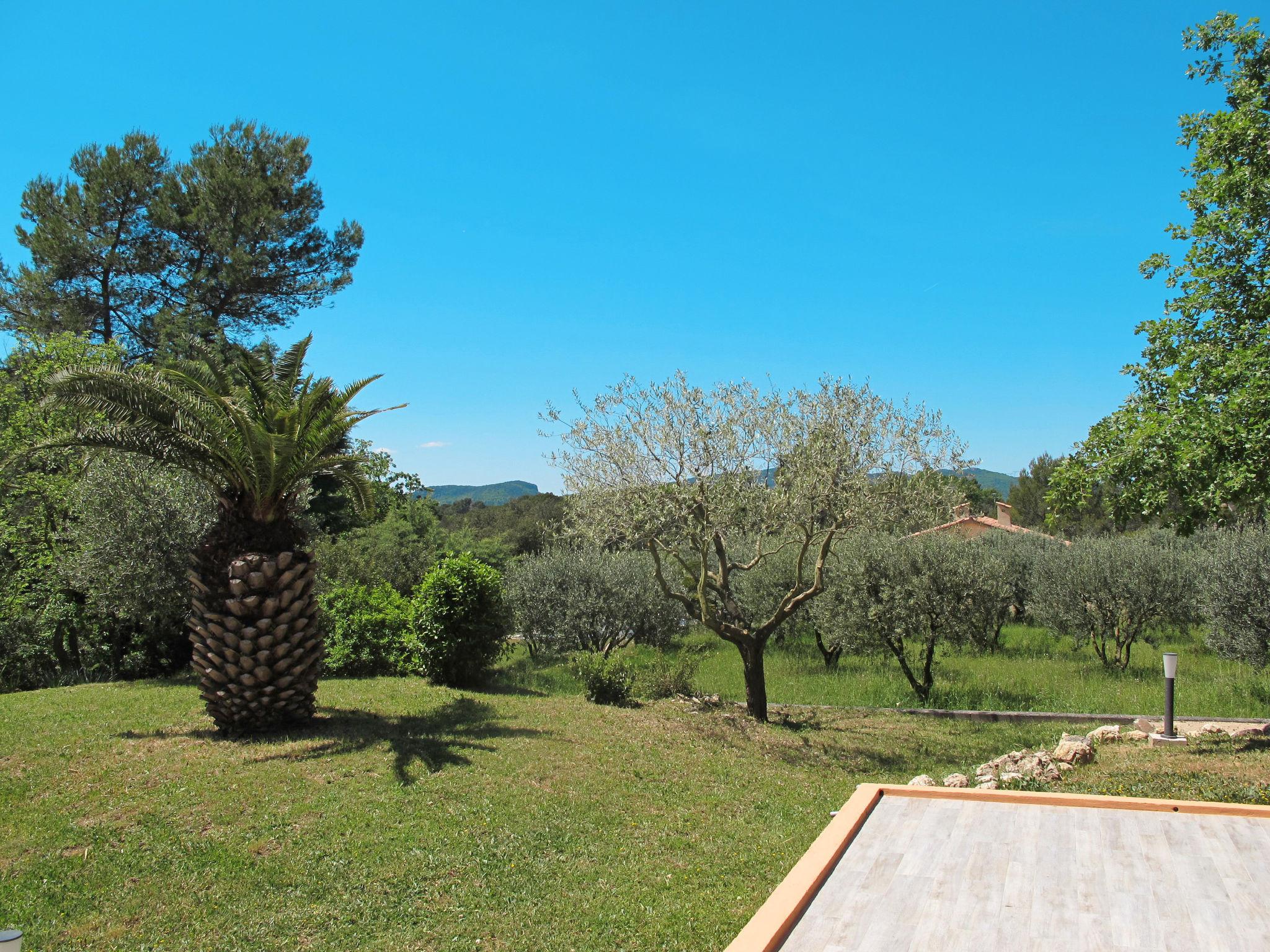 Foto 21 - Casa de 4 quartos em Bagnols-en-Forêt com piscina privada e jardim