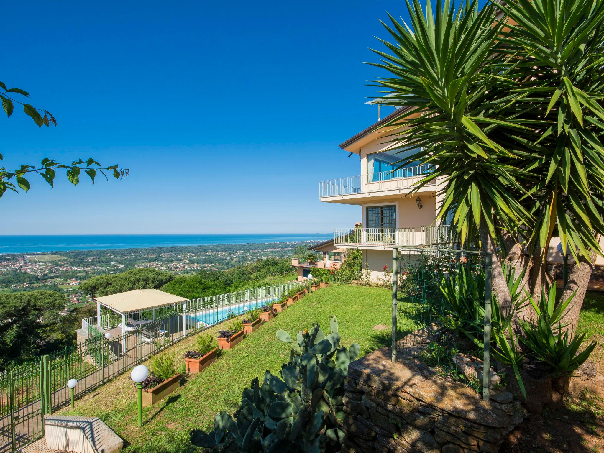 Foto 1 - Casa de 4 quartos em Montignoso com piscina privada e vistas do mar