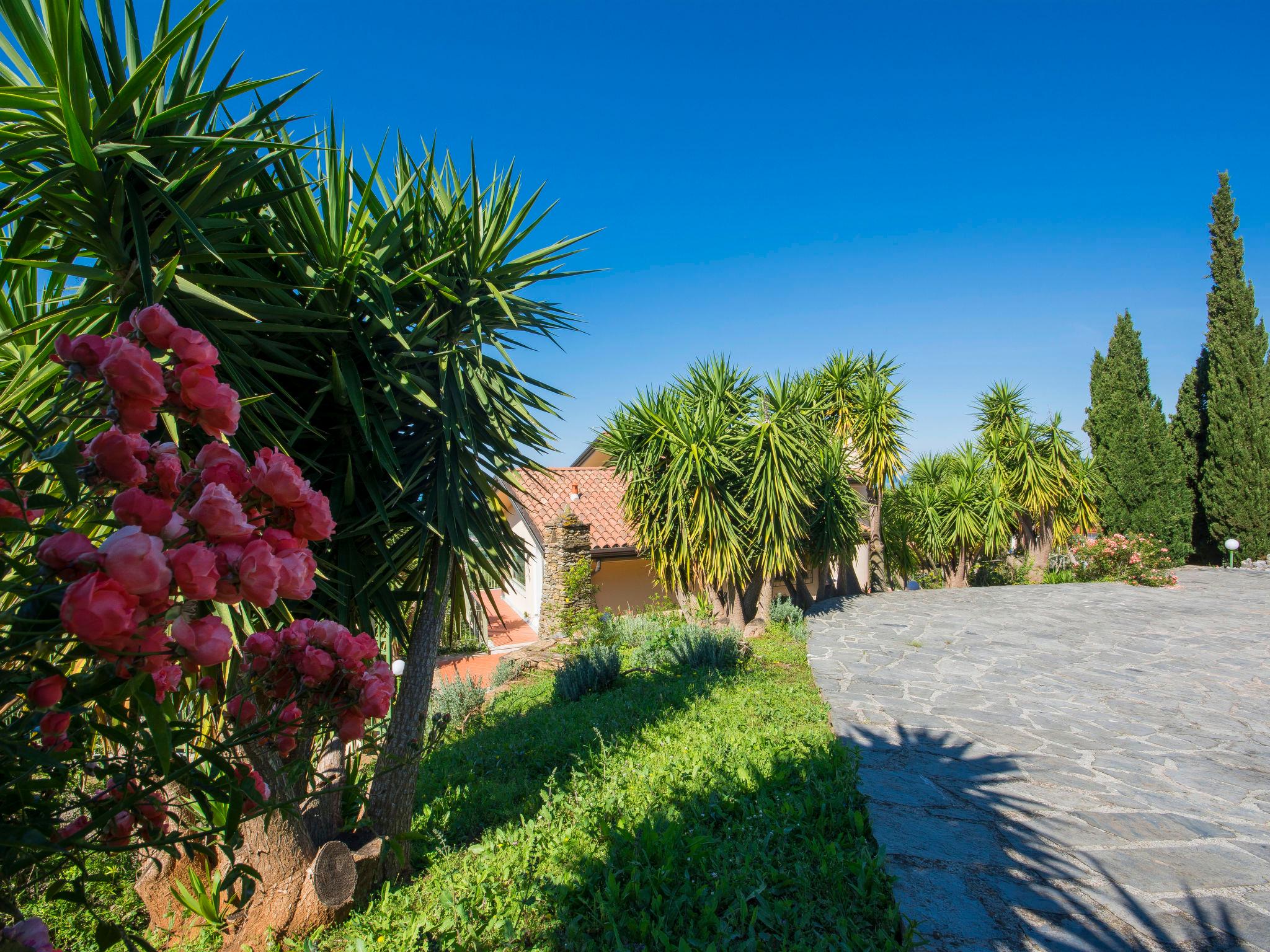 Foto 49 - Haus mit 4 Schlafzimmern in Montignoso mit privater pool und blick aufs meer