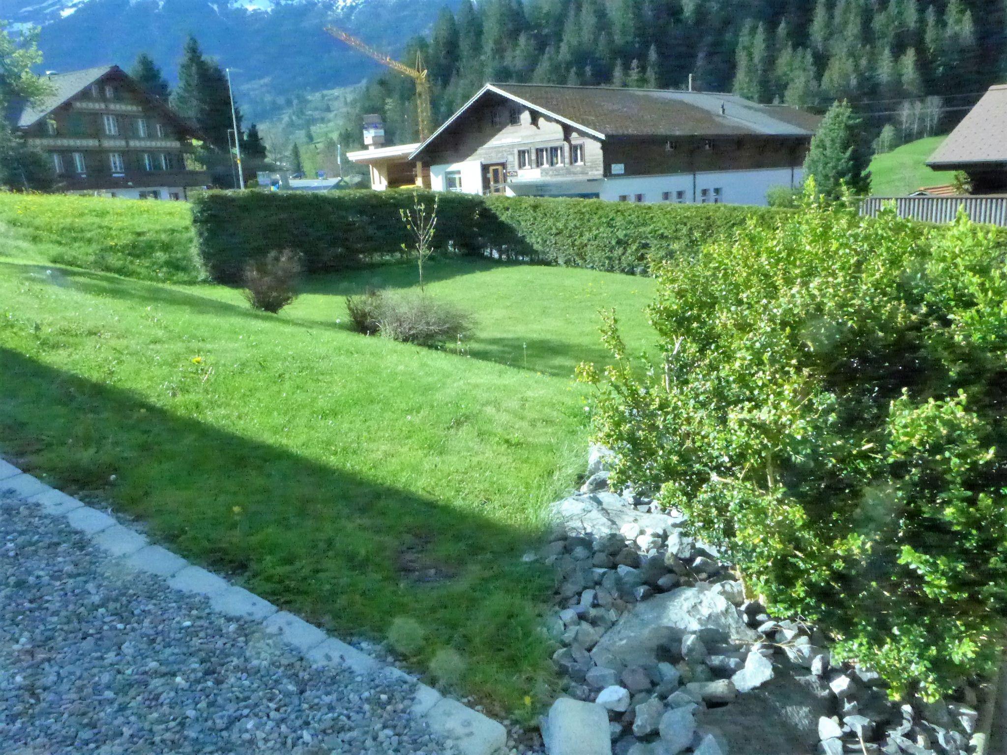 Foto 6 - Appartamento a Grindelwald con giardino