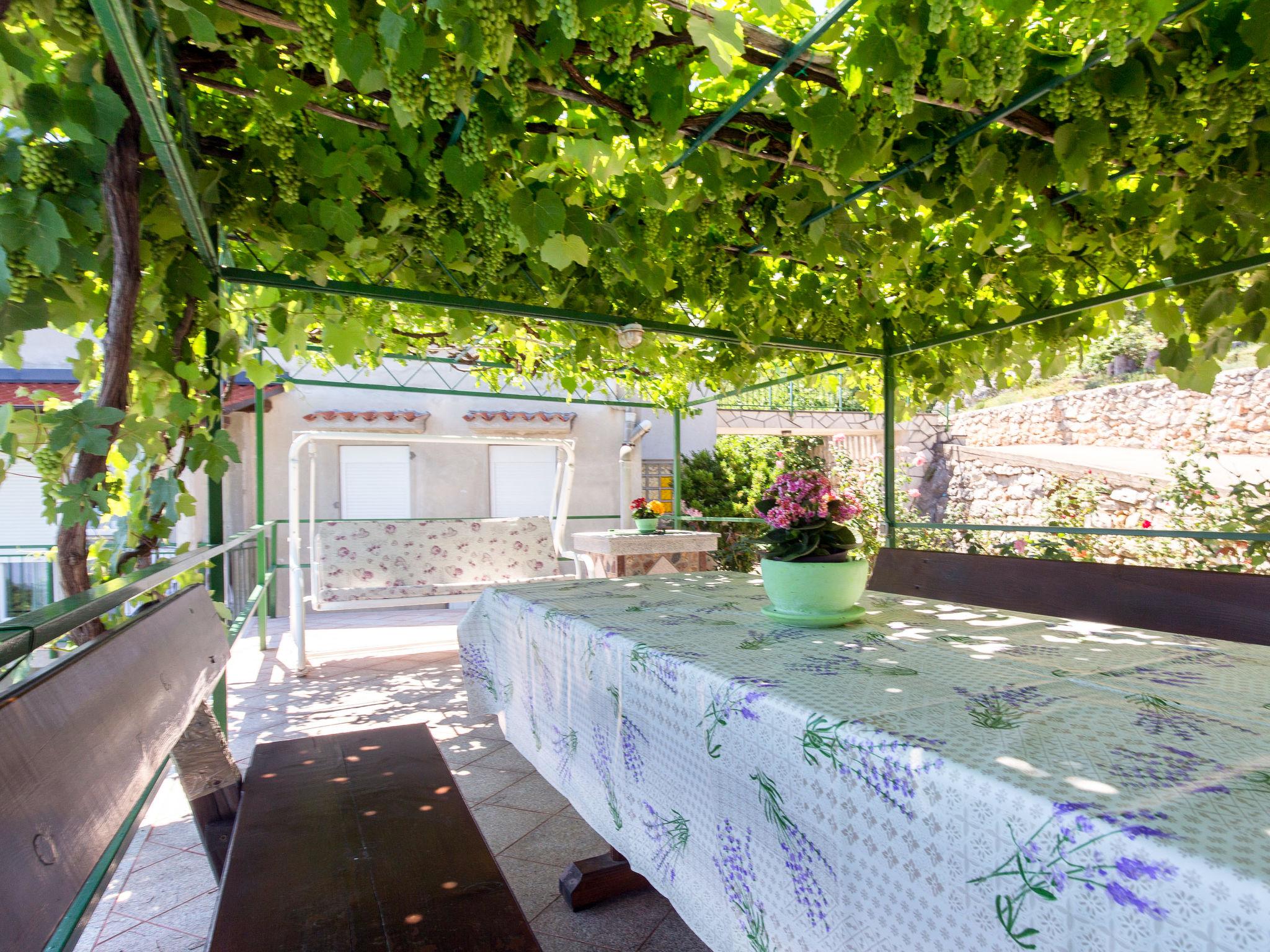 Foto 9 - Appartamento con 2 camere da letto a Mošćenička Draga con piscina privata e vista mare