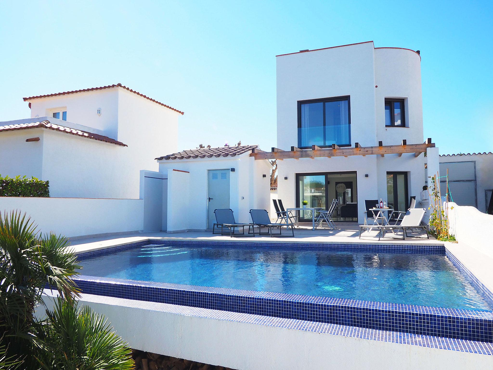 Foto 1 - Casa de 3 habitaciones en Castelló d'Empúries con piscina privada y vistas al mar