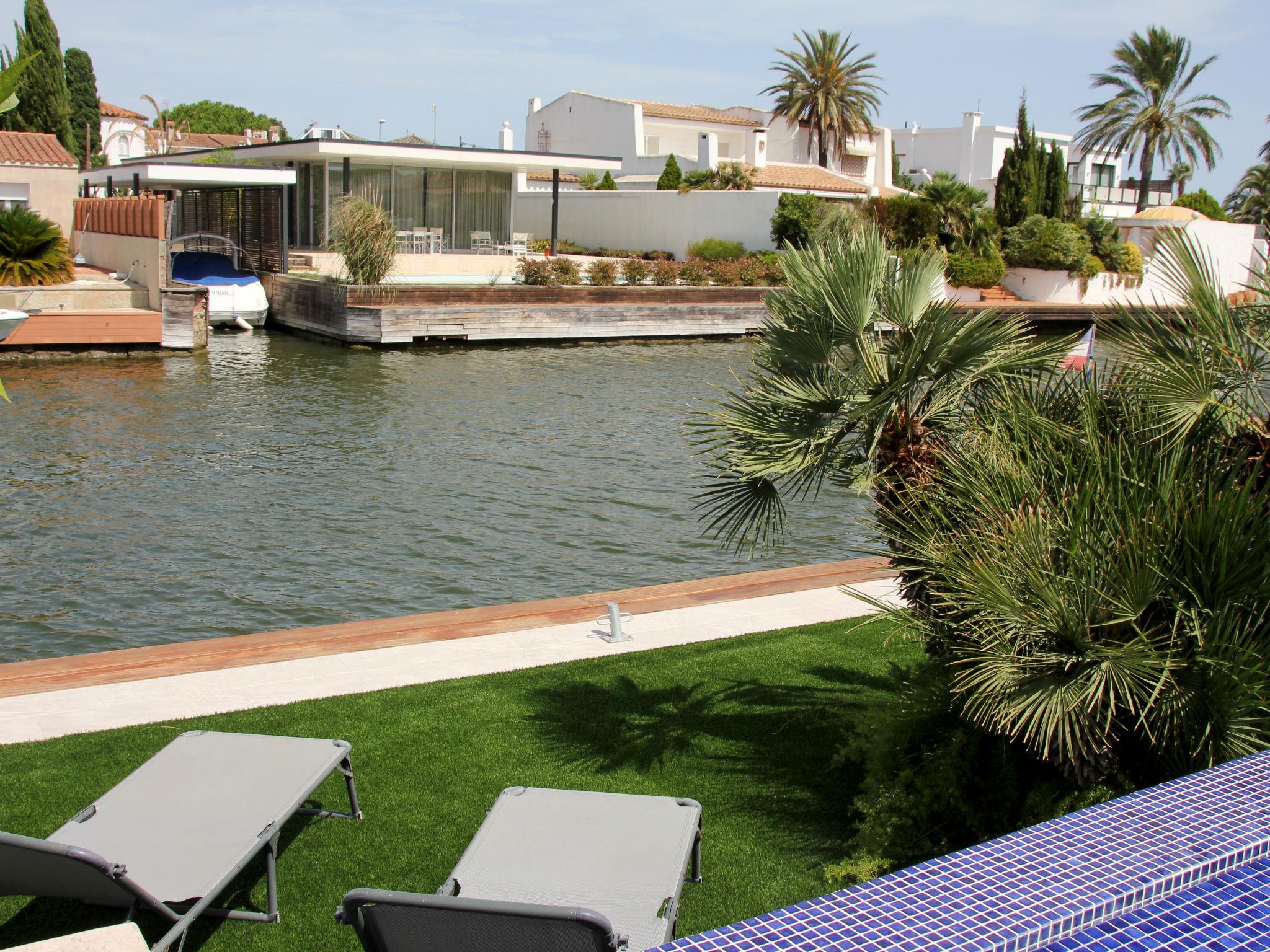 Foto 20 - Casa de 3 habitaciones en Castelló d'Empúries con piscina privada y vistas al mar