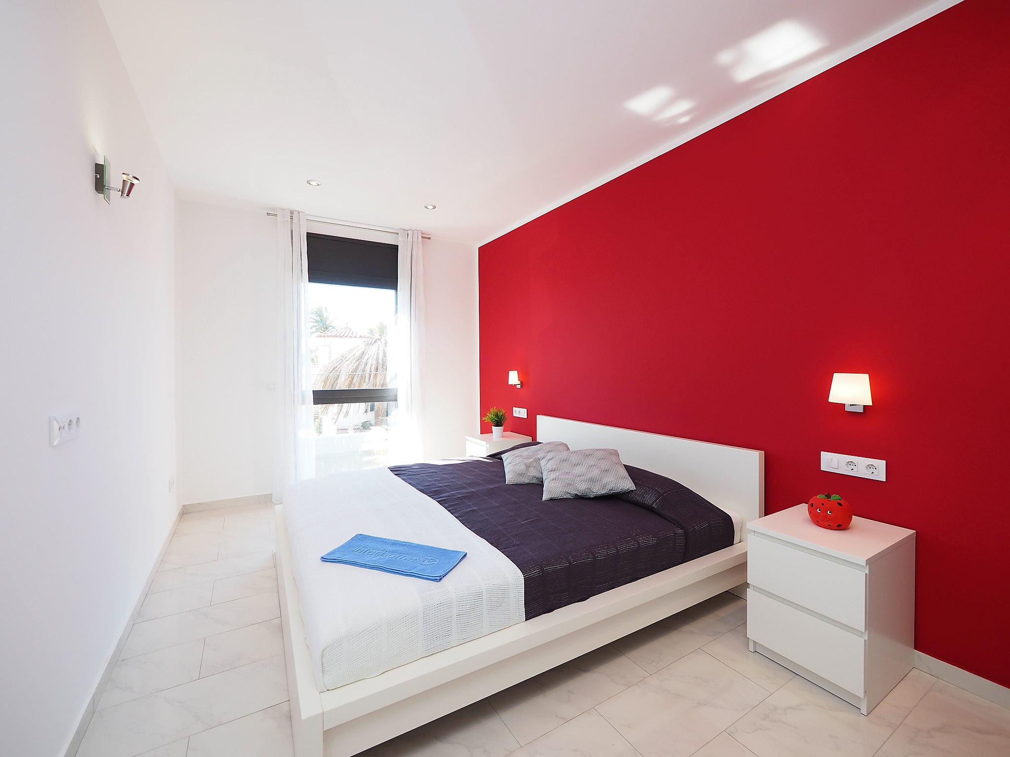 Foto 10 - Casa de 3 habitaciones en Castelló d'Empúries con piscina privada y vistas al mar
