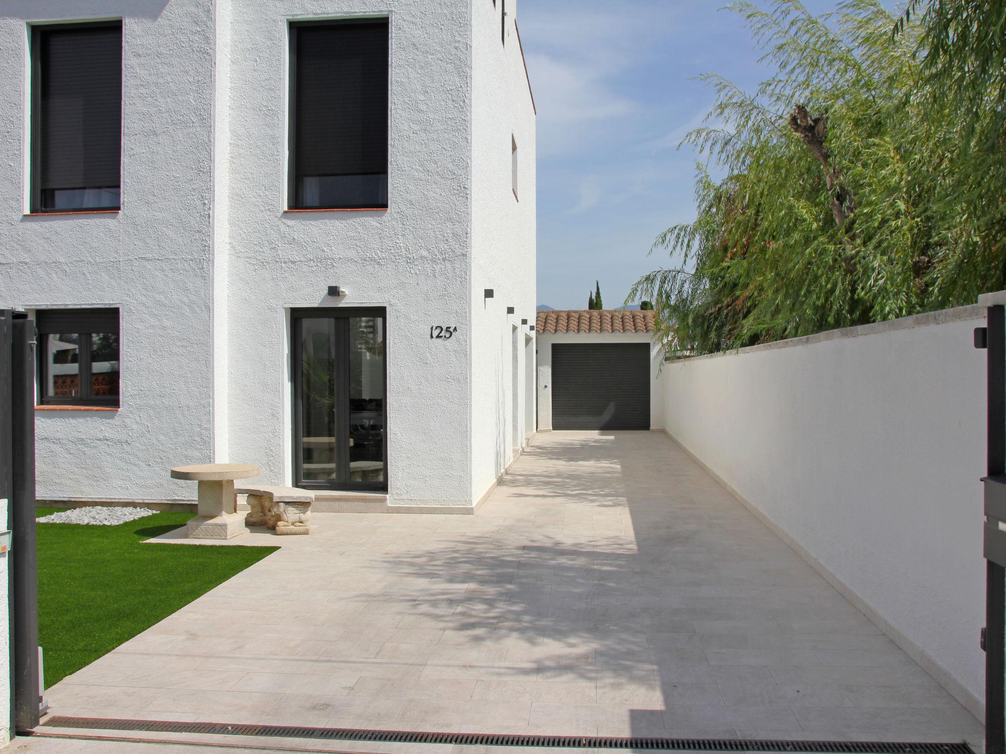 Foto 23 - Haus mit 3 Schlafzimmern in Castelló d'Empúries mit privater pool und blick aufs meer