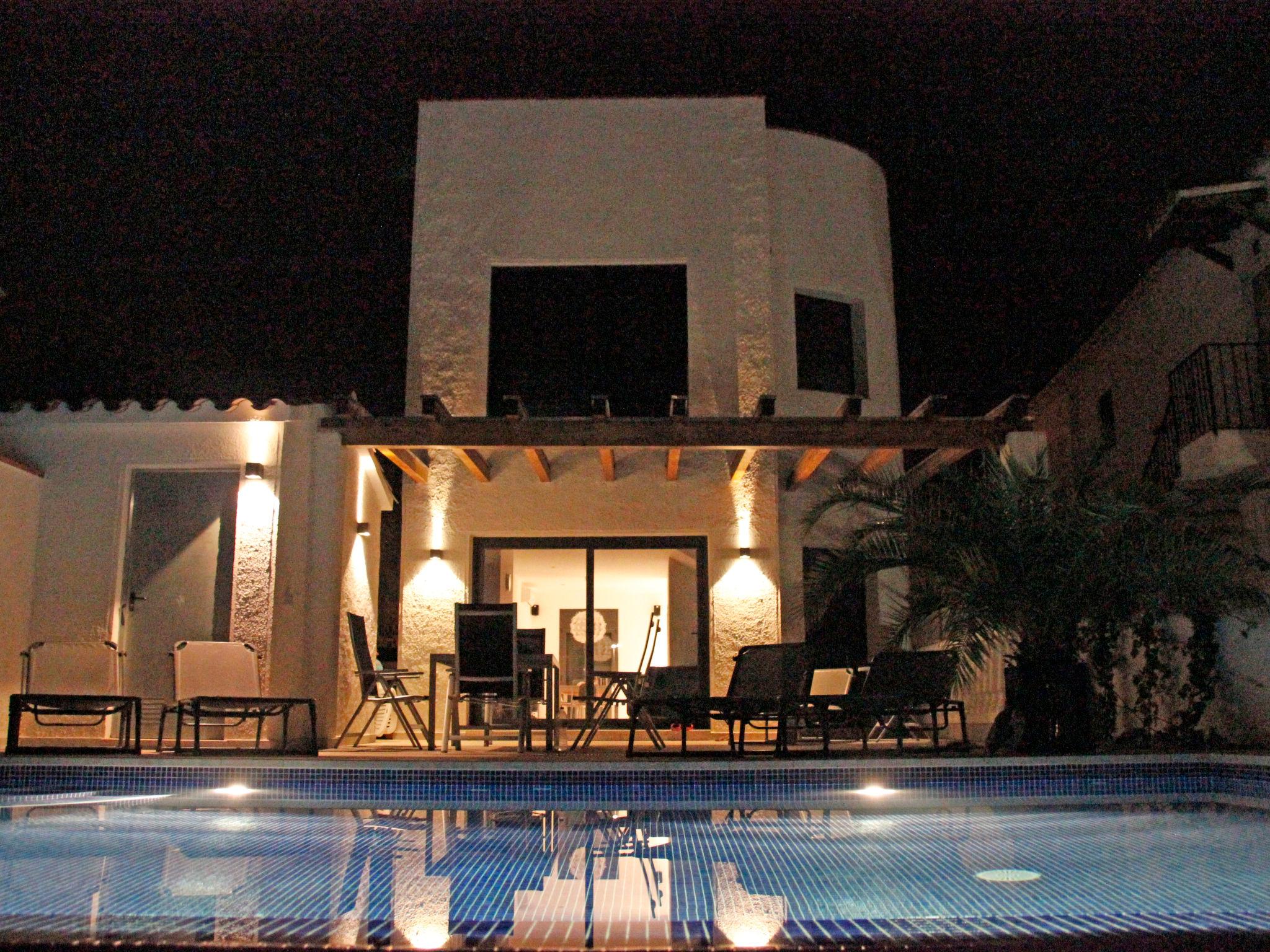 Foto 21 - Casa de 3 habitaciones en Castelló d'Empúries con piscina privada y vistas al mar