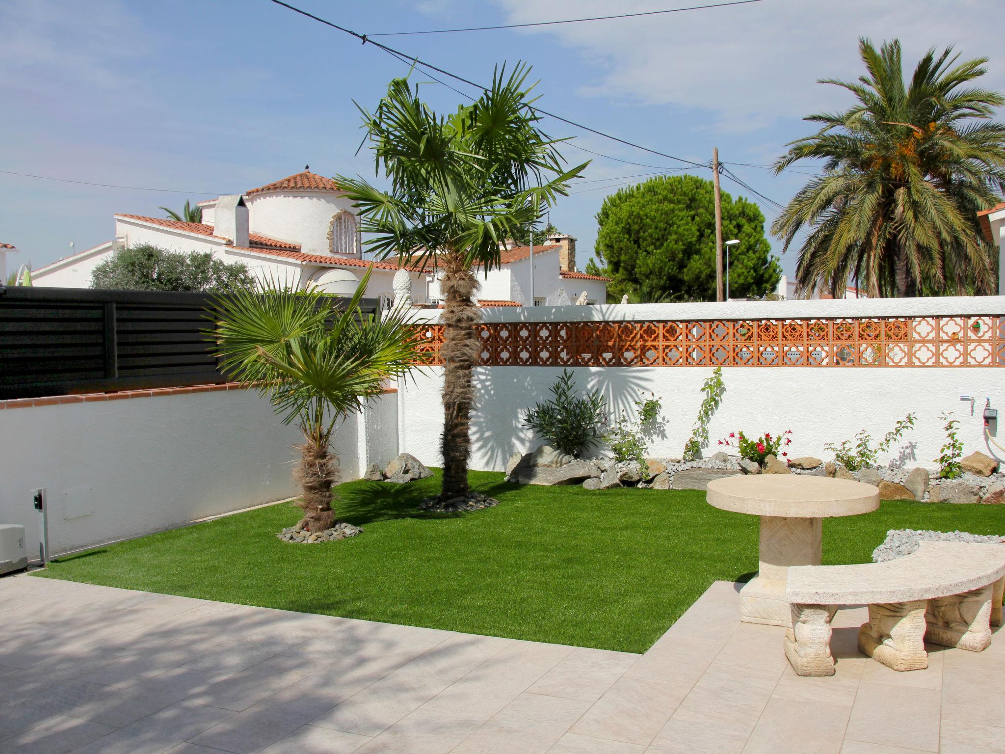 Foto 26 - Casa de 3 quartos em Castelló d'Empúries com piscina privada e jardim