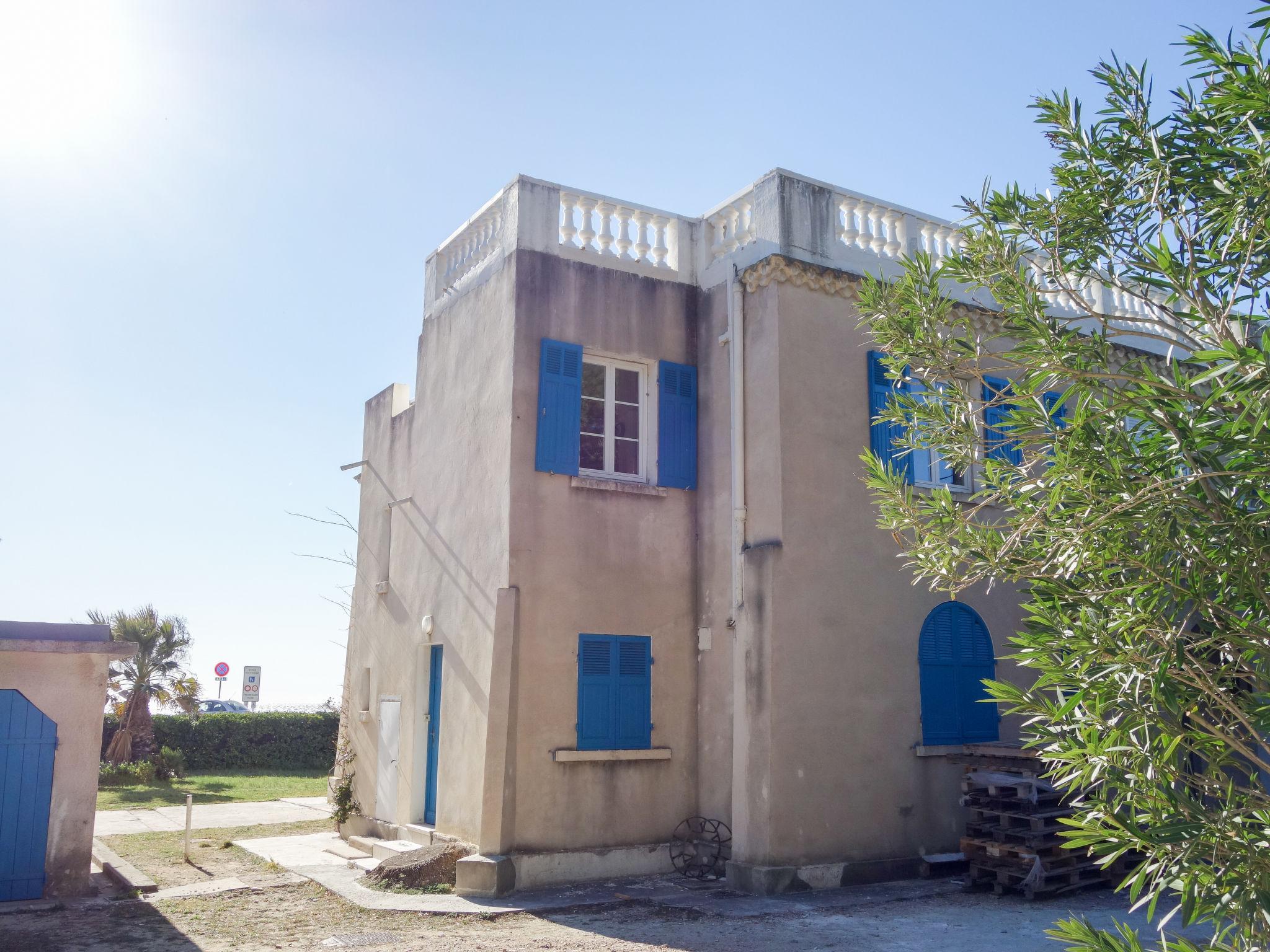 Photo 11 - Appartement en Saint-Cyr-sur-Mer avec jardin et vues à la mer