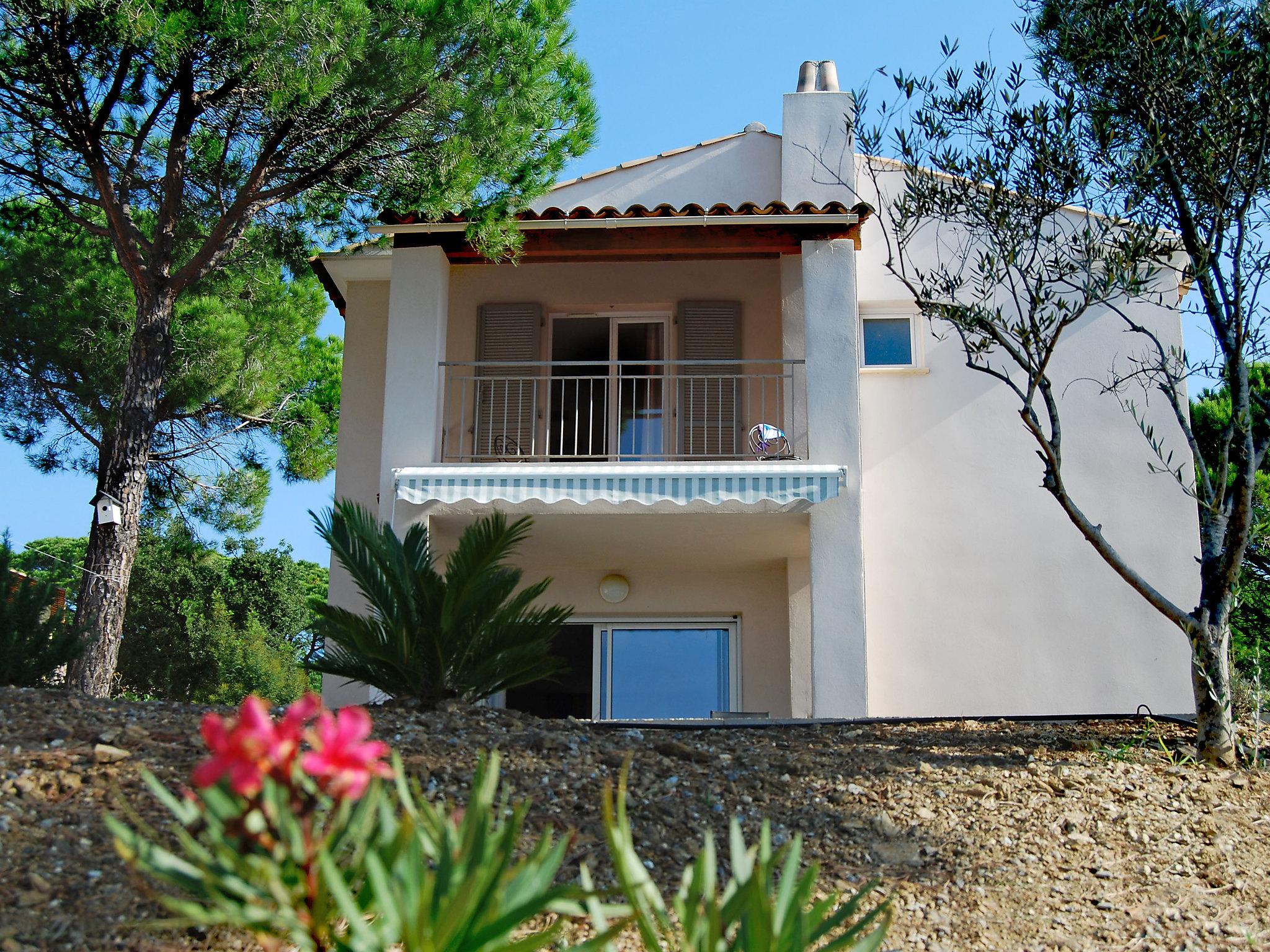Foto 18 - Casa de 3 quartos em Roquebrune-sur-Argens com piscina privada e vistas do mar