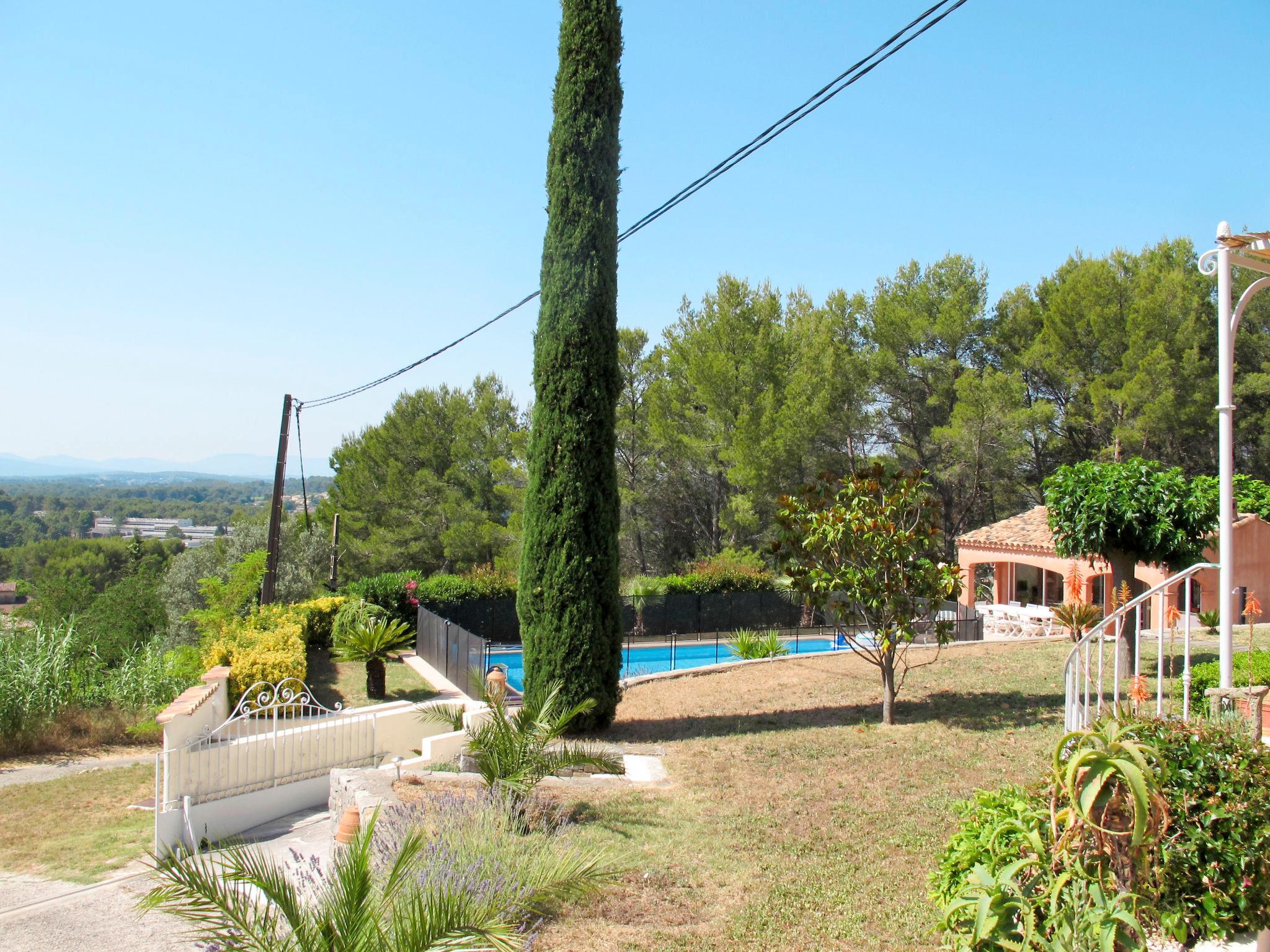 Foto 16 - Casa a Draguignan con piscina privata e terrazza