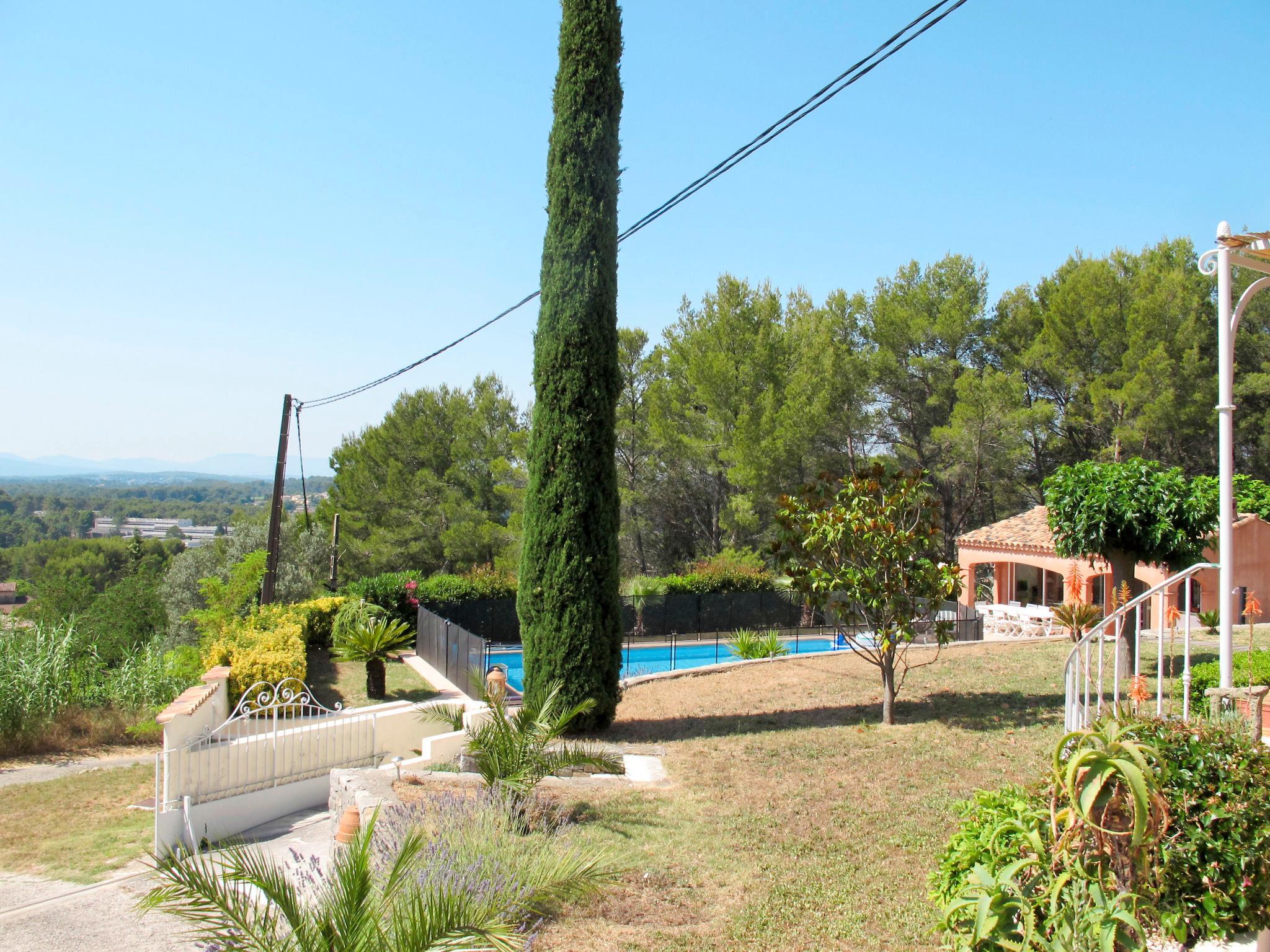 Foto 16 - Casa a Draguignan con piscina privata e giardino