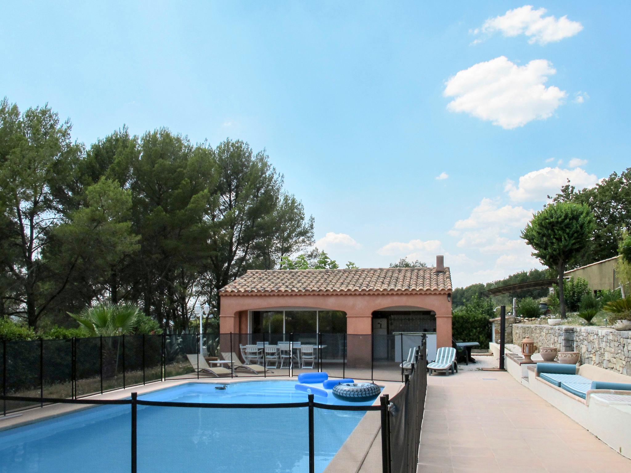 Foto 15 - Casa a Draguignan con piscina privata e terrazza