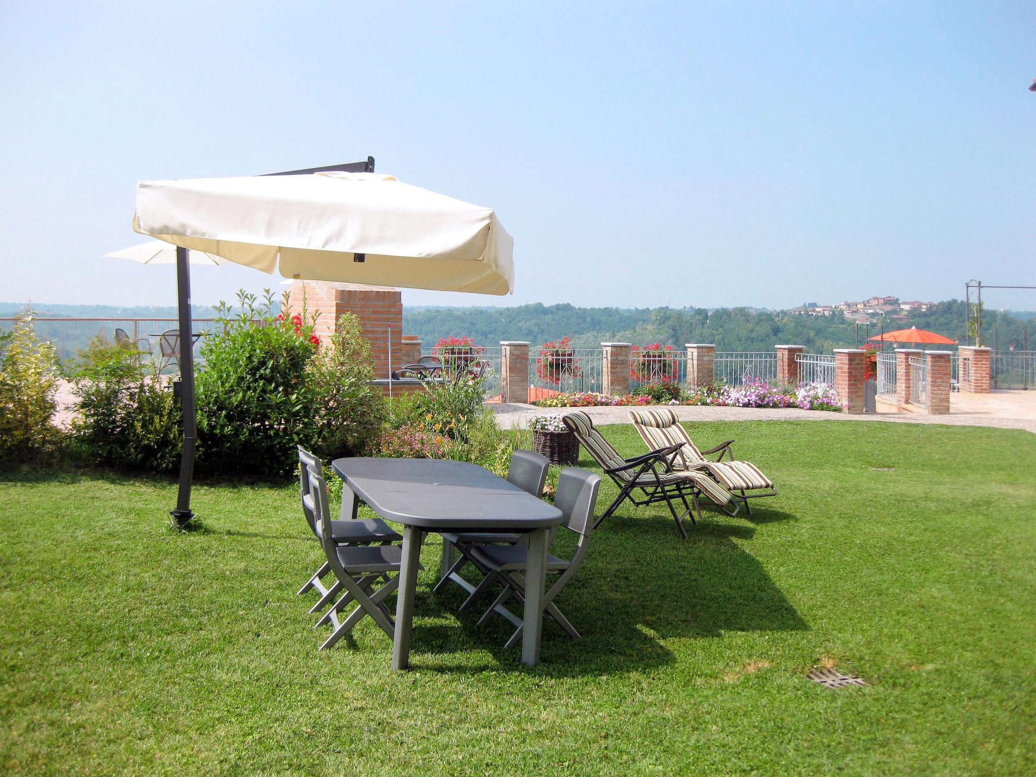 Photo 4 - Maison de 2 chambres à Cossombrato avec piscine et jardin