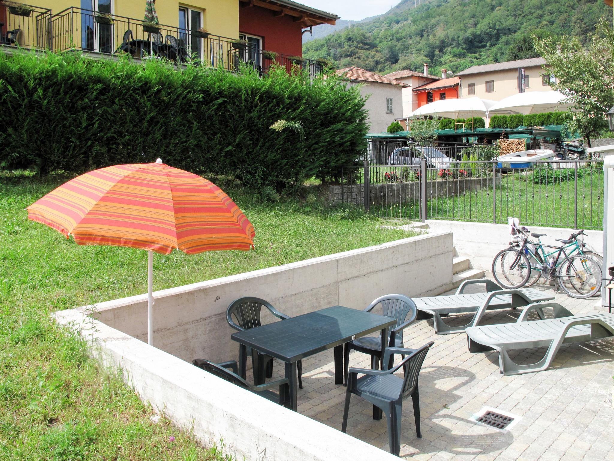 Foto 20 - Haus mit 1 Schlafzimmer in Sorico mit schwimmbad und blick auf die berge