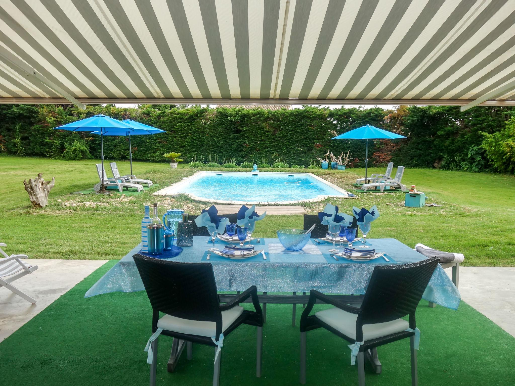 Photo 1 - Maison de 1 chambre à Châteaurenard avec piscine privée et jardin