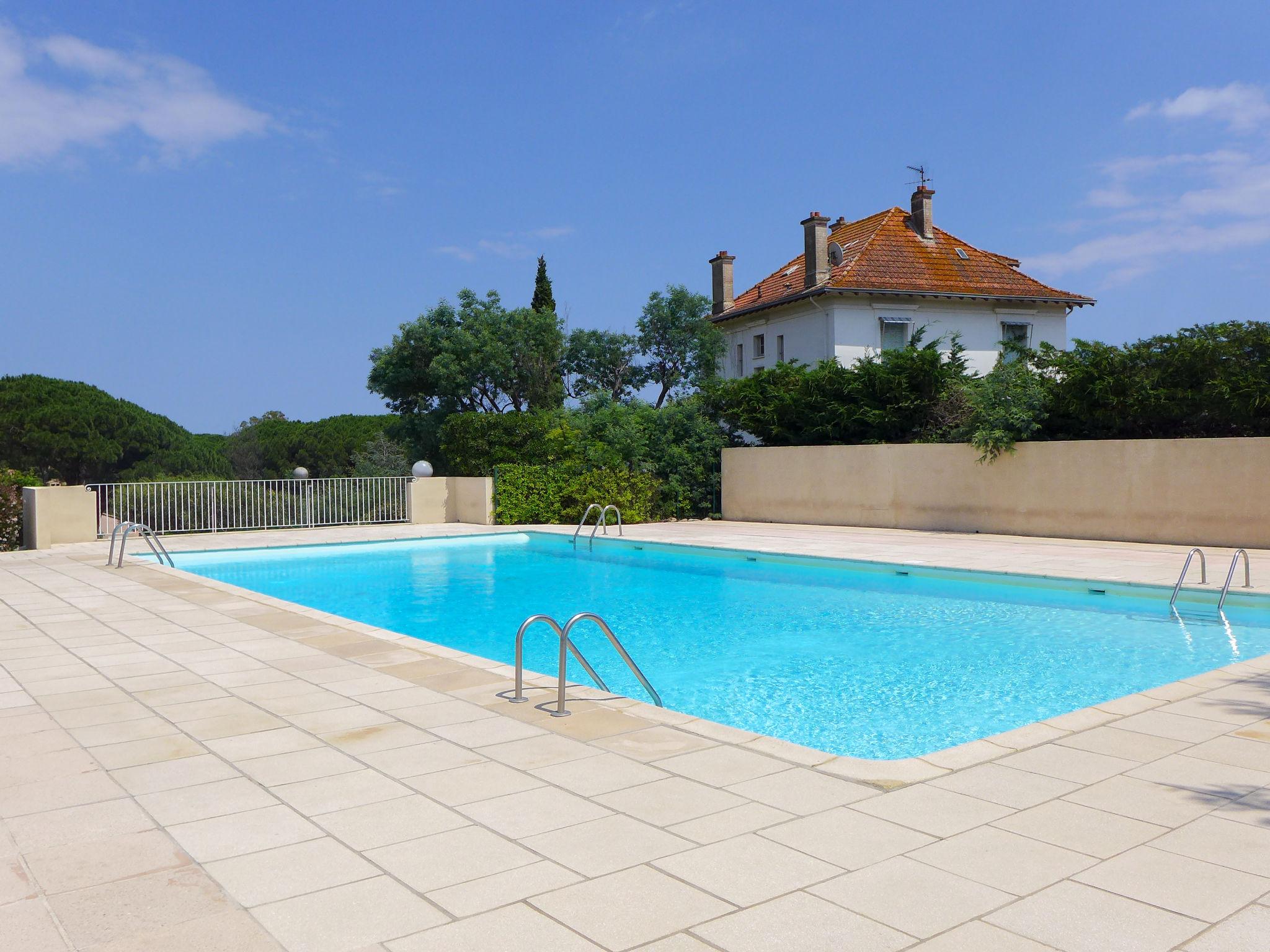 Foto 14 - Appartamento a Sainte-Maxime con piscina e vista mare