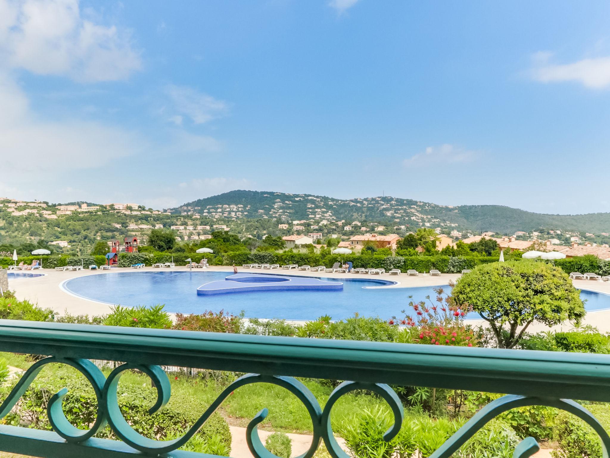 Photo 2 - Appartement de 1 chambre à Roquebrune-sur-Argens avec piscine et vues à la mer