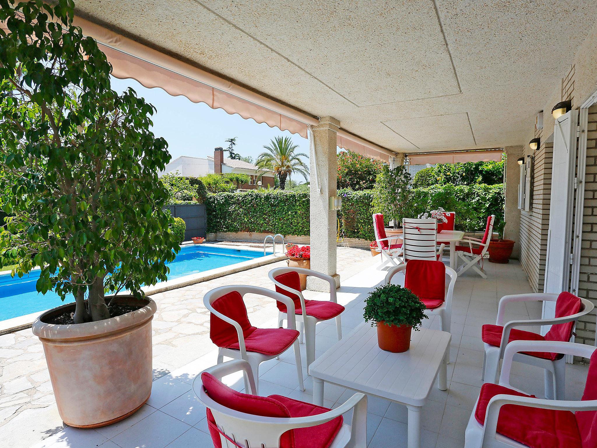 Photo 15 - 4 bedroom House in Cambrils with private pool and garden