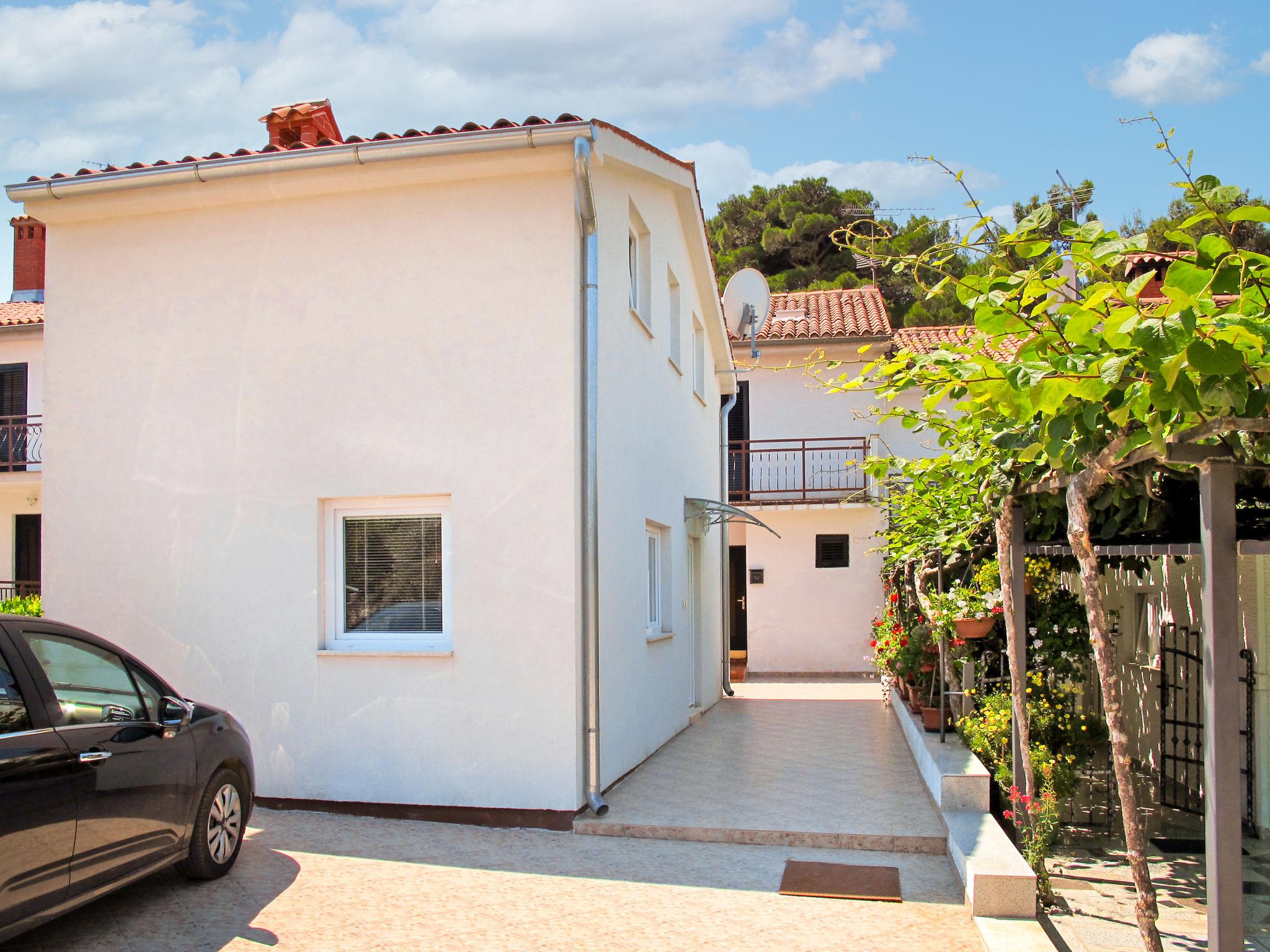 Foto 1 - Casa de 2 habitaciones en Poreč con terraza y vistas al mar