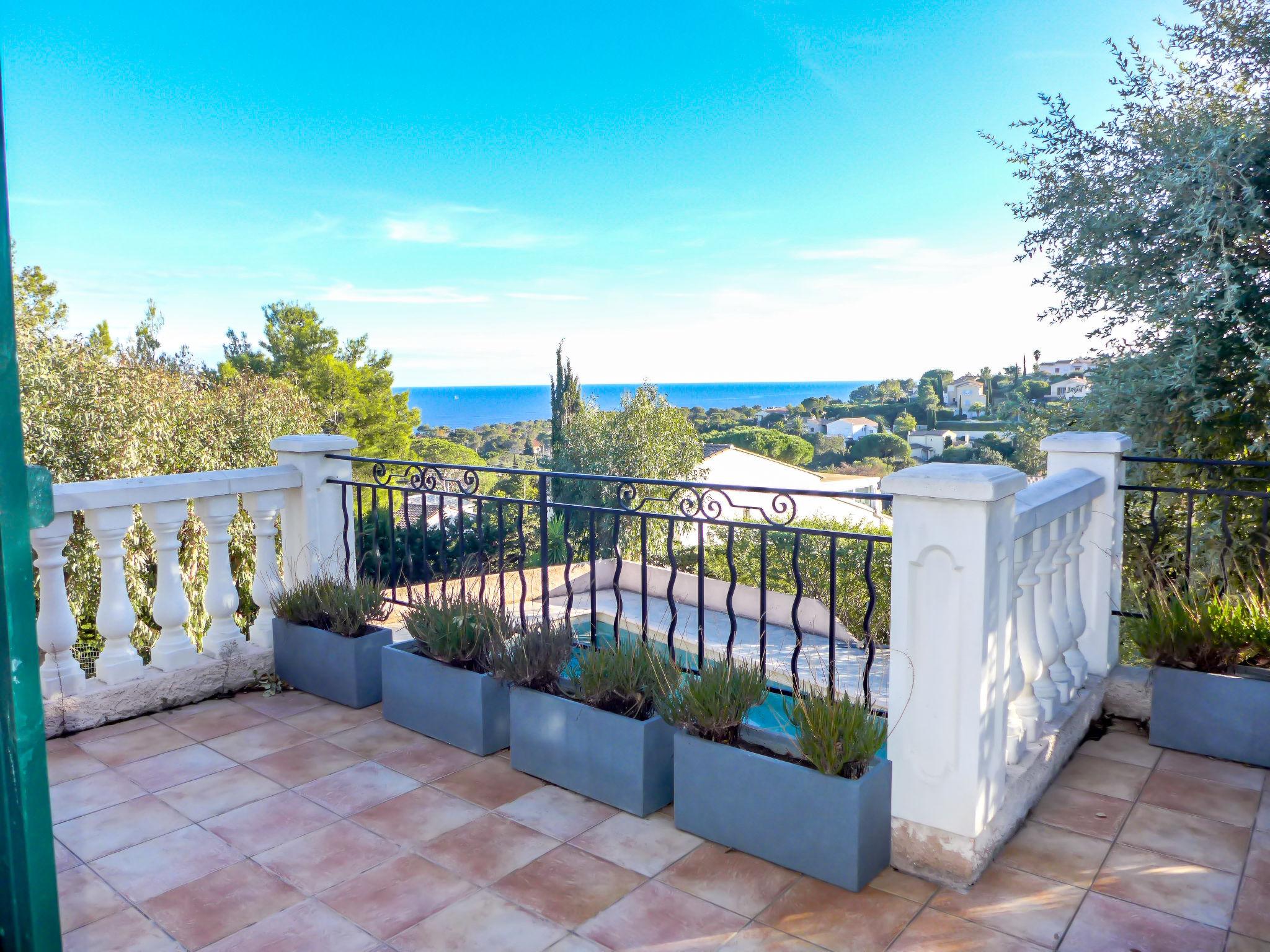 Photo 32 - 5 bedroom House in Fréjus with private pool and sea view