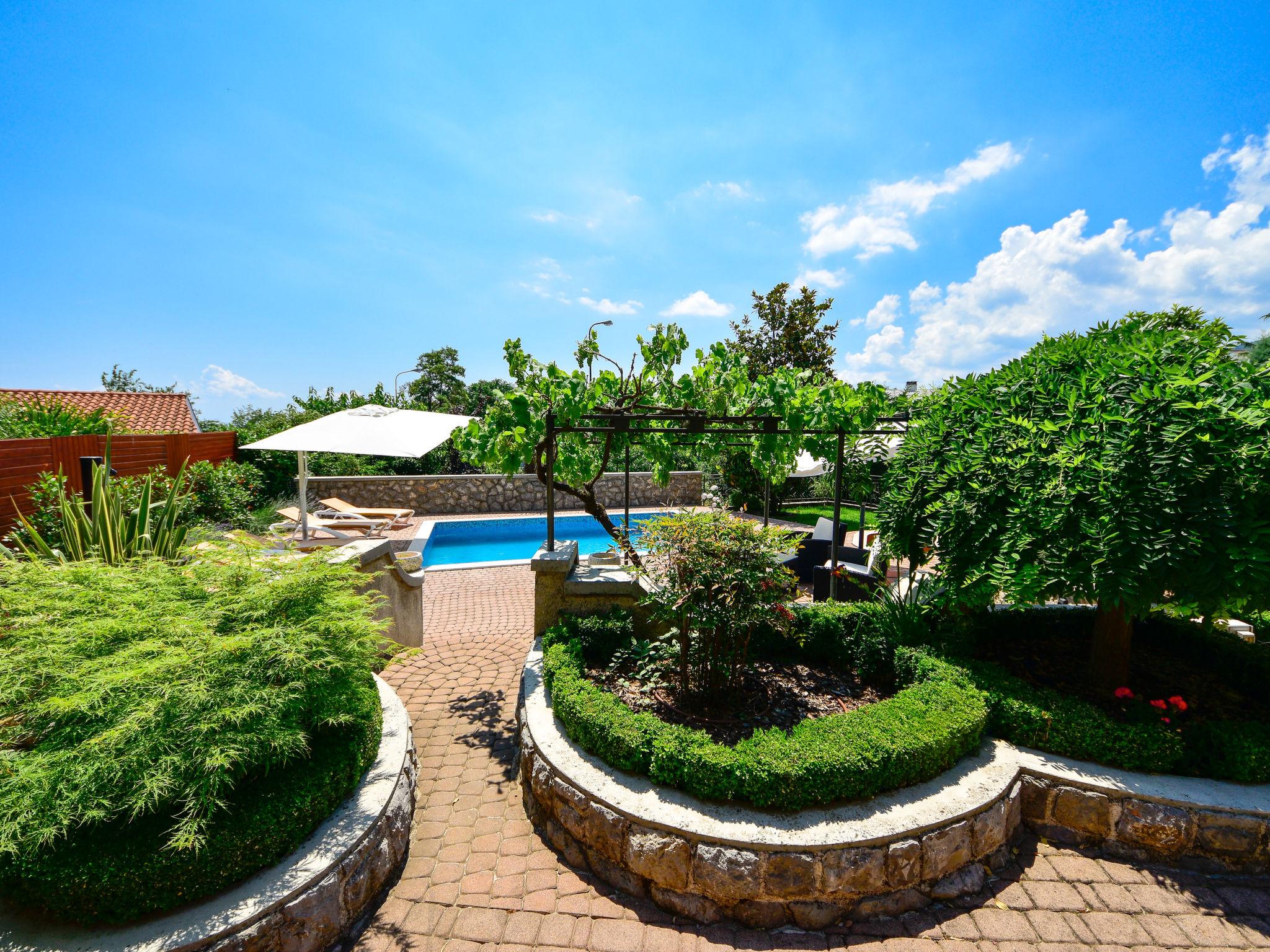 Foto 36 - Apartamento de 3 habitaciones en Matulji con piscina privada y jardín