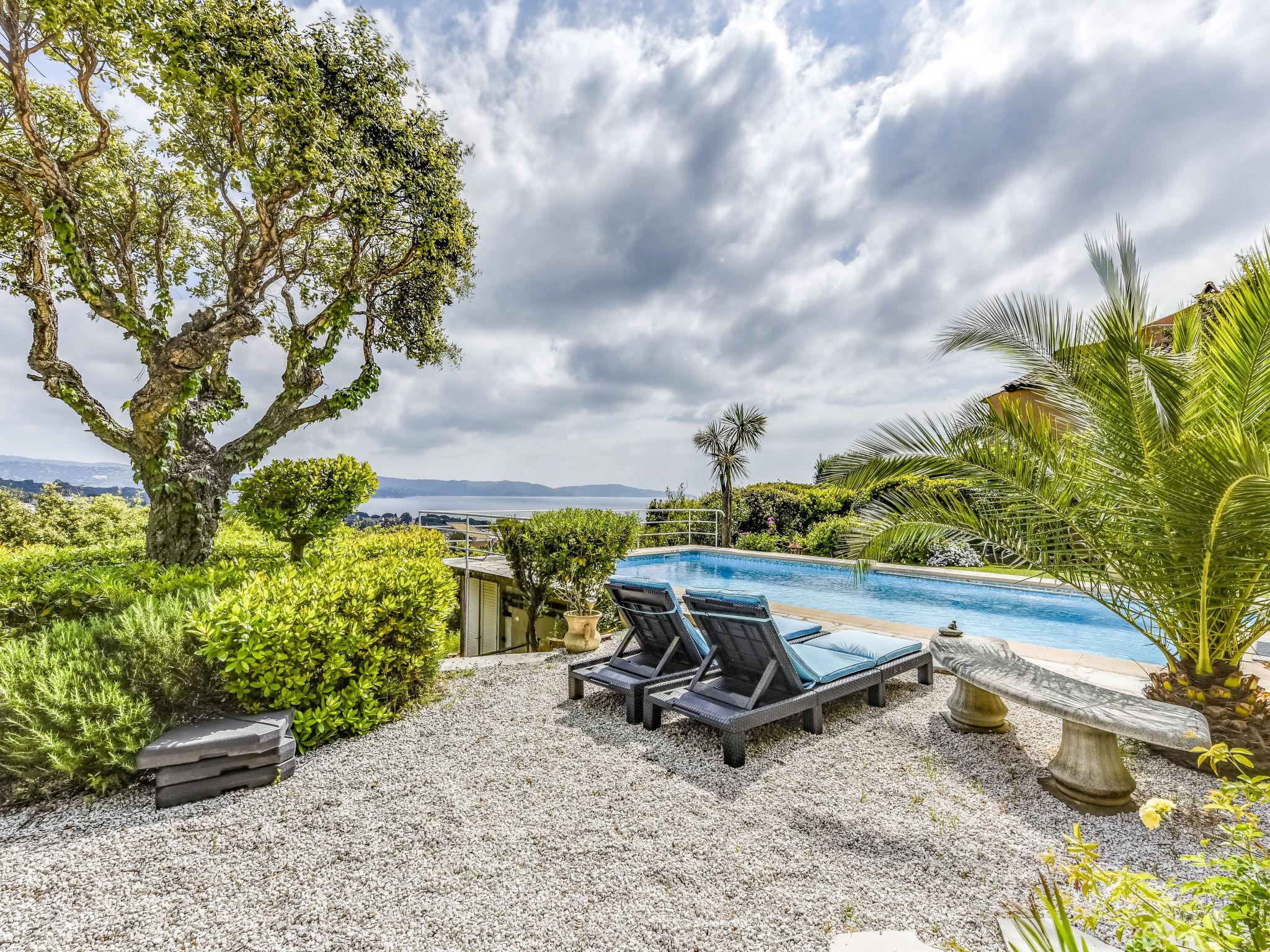 Photo 14 - Appartement de 2 chambres à Cavalaire-sur-Mer avec piscine privée et vues à la mer