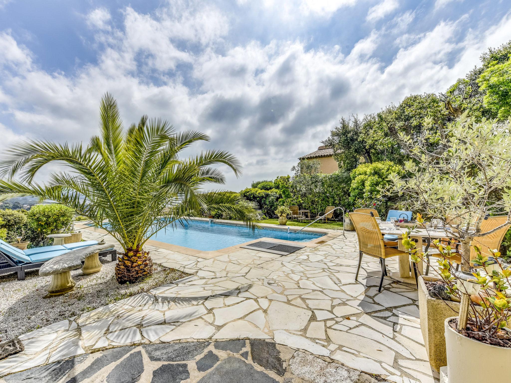 Photo 15 - Appartement de 2 chambres à Cavalaire-sur-Mer avec piscine privée et jardin