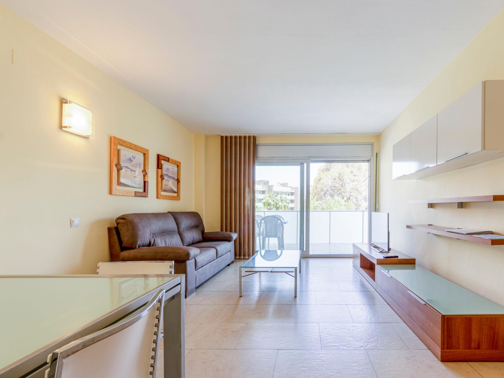 Foto 6 - Apartamento de 2 quartos em Salou com piscina e vistas do mar