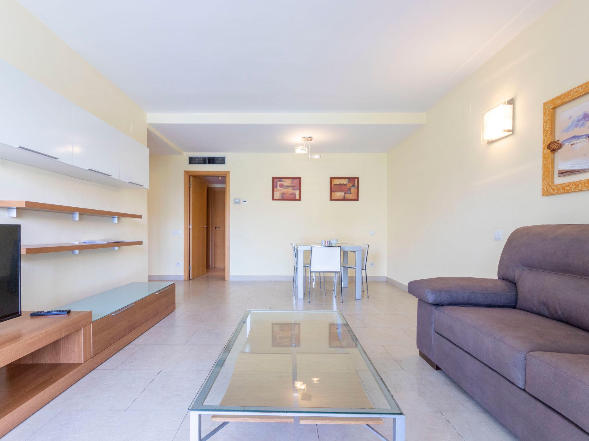 Foto 3 - Appartamento con 2 camere da letto a Salou con piscina e vista mare