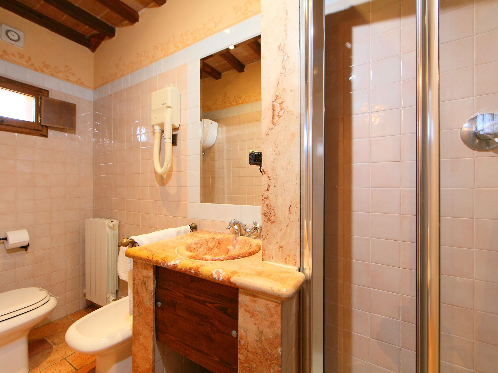 Foto 10 - Apartment mit 1 Schlafzimmer in Rapolano Terme mit schwimmbad