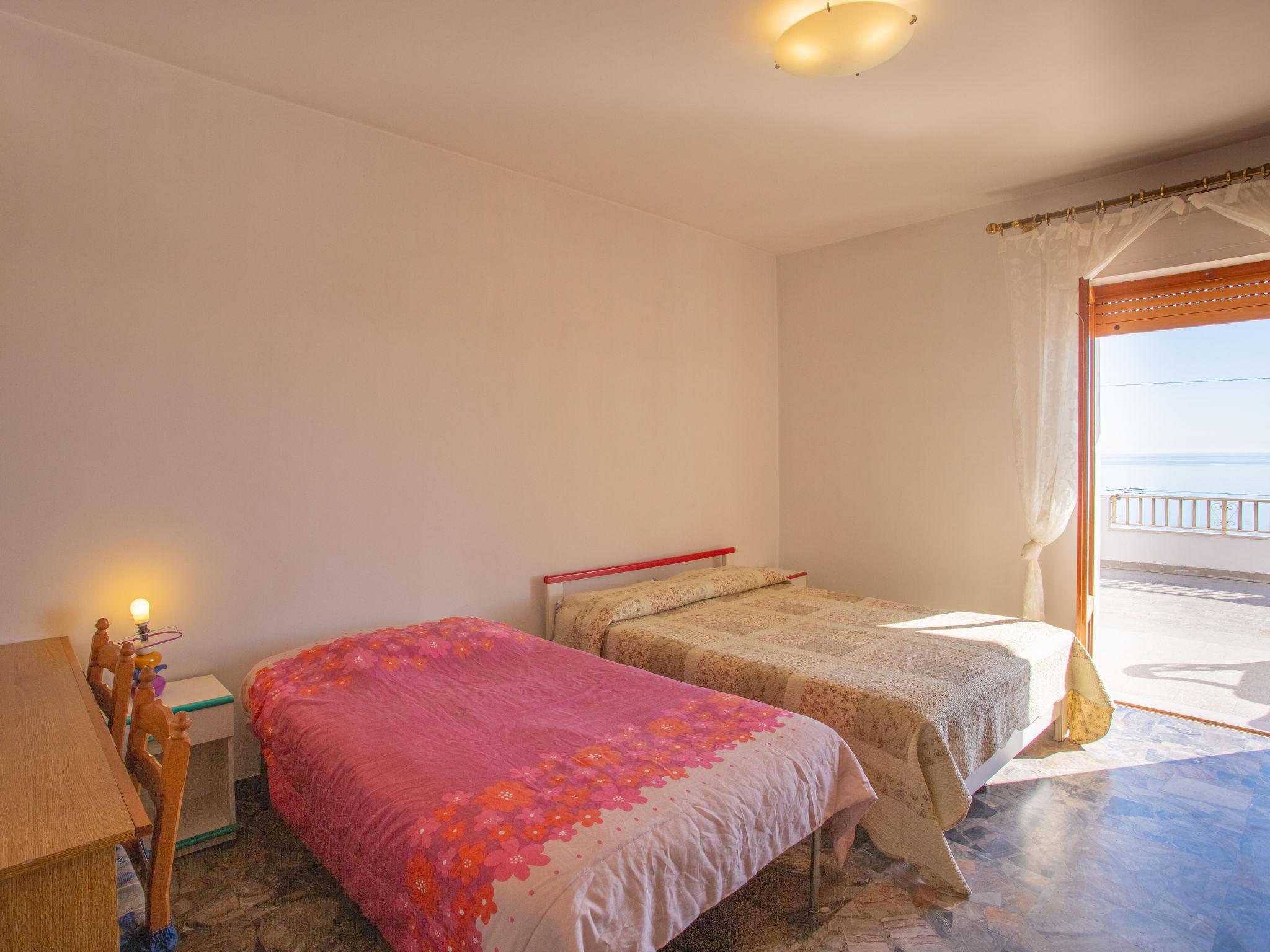 Photo 13 - Appartement de 3 chambres à Peschici avec terrasse et vues à la mer