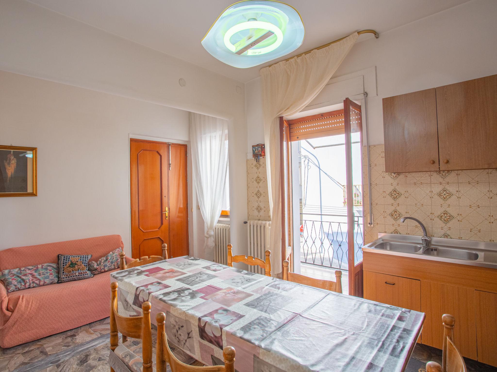 Foto 9 - Apartment mit 3 Schlafzimmern in Peschici mit terrasse und blick aufs meer