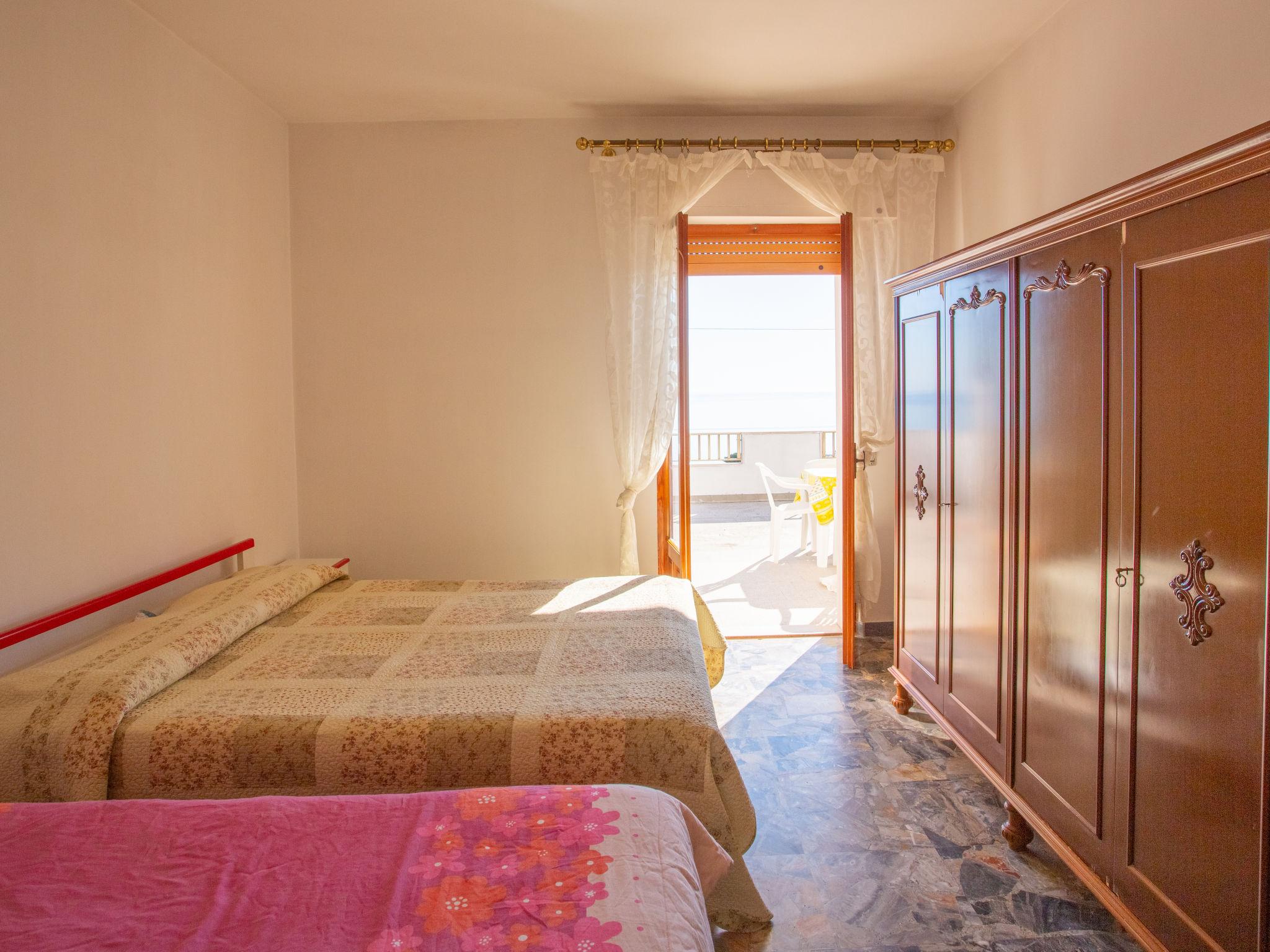Foto 12 - Apartment mit 3 Schlafzimmern in Peschici mit terrasse und blick aufs meer