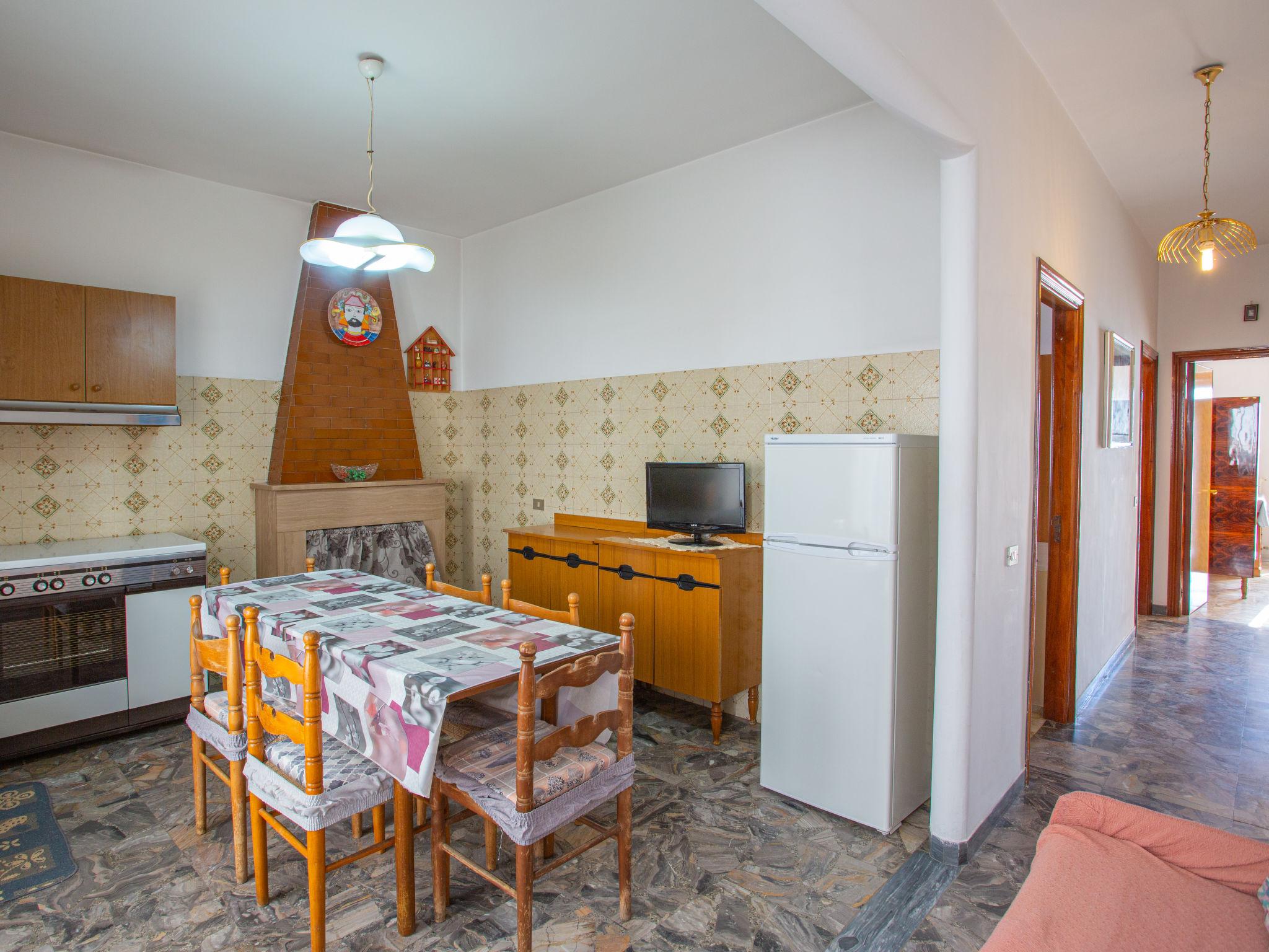 Foto 6 - Appartamento con 3 camere da letto a Peschici con terrazza e vista mare